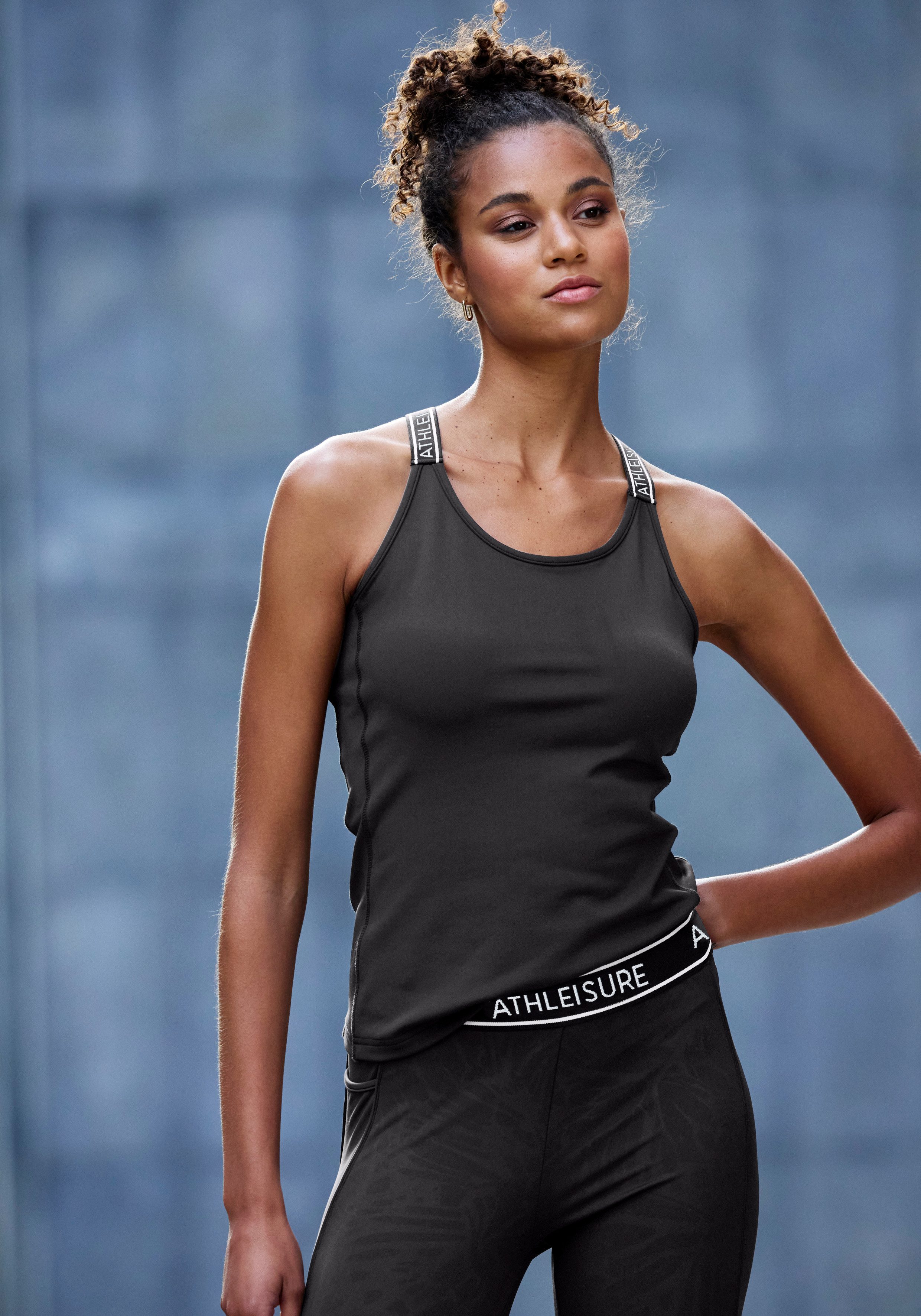 LASCANA ACTIVE Sporttop mit gekreuzten Trägern im Rücken, Tanktop, Funktionstop, sportlich