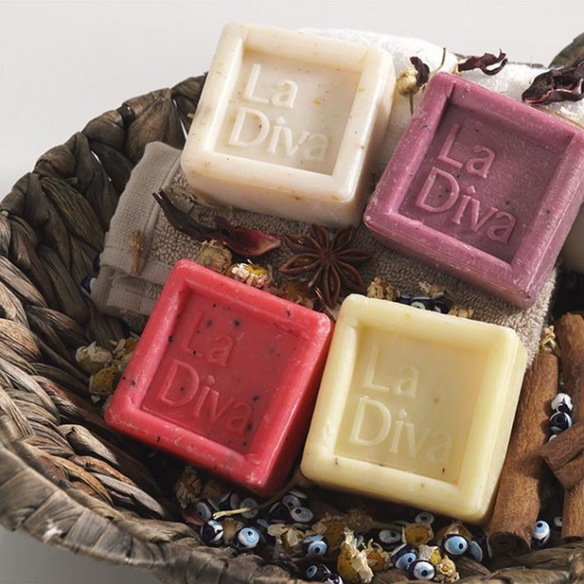 Seifen-Set Seifenset 4 Stück Seife je 100 g Duftseife Geschenkset, 4-tlg., besteht aus vier herrlich duftenden Seifen