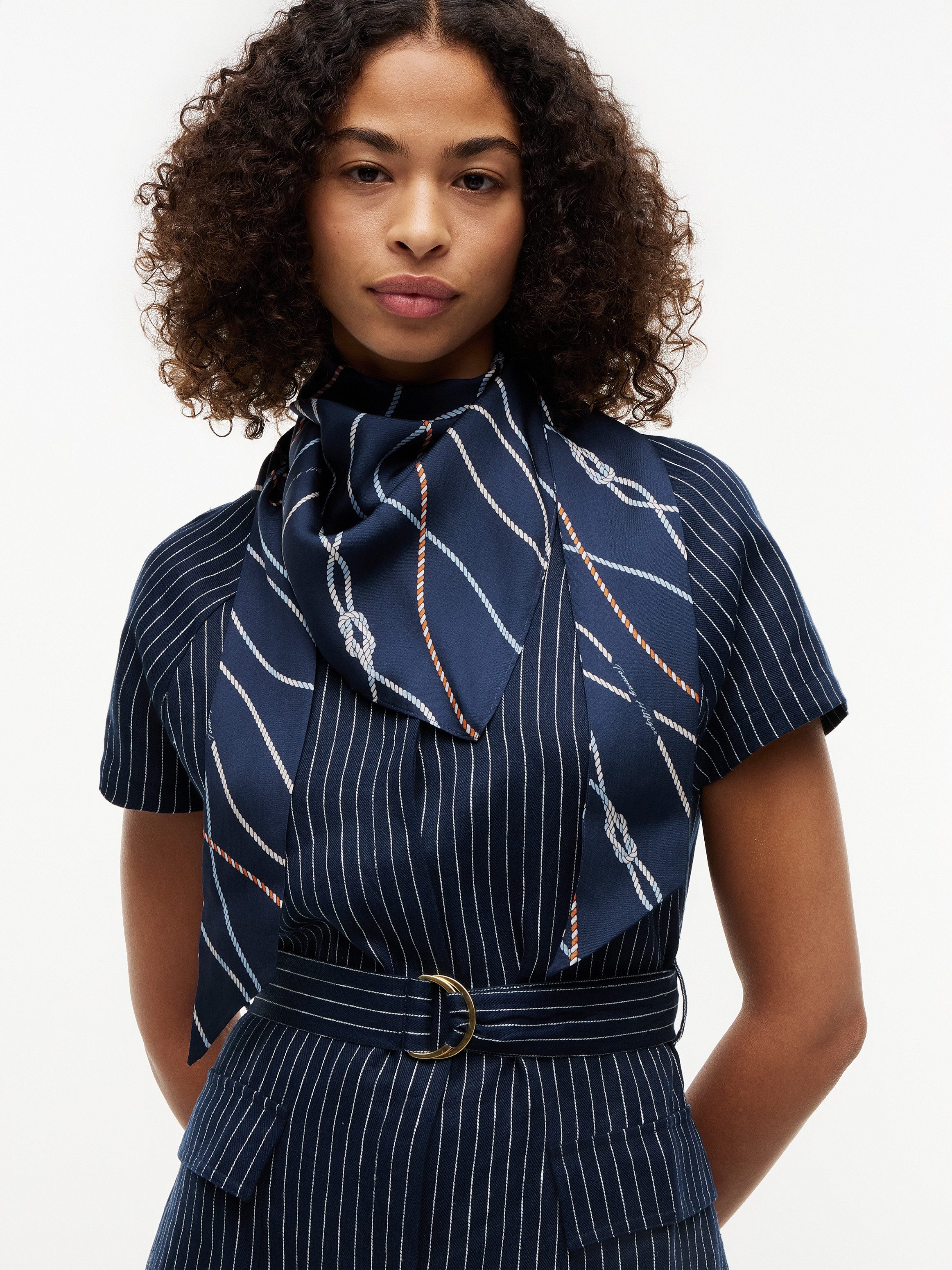 Tommy Hilfiger Modeschal TH NAUTICAL SILK TRIANGLE, aus reiner Seide mit Seil-Print