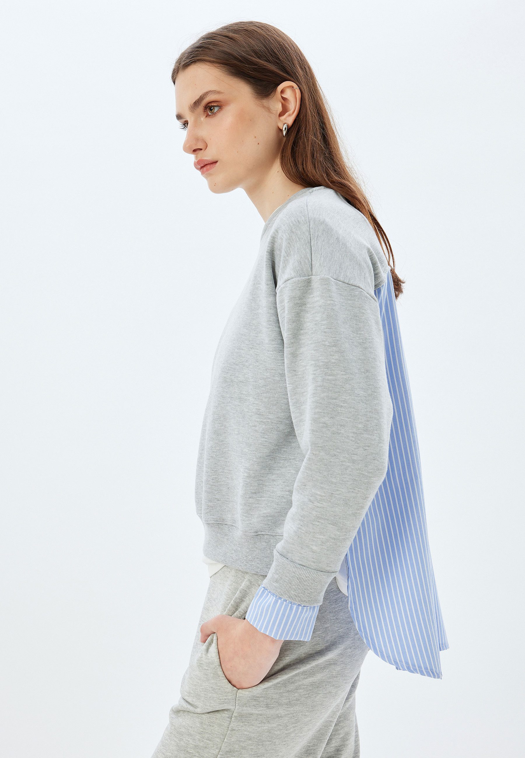 Koton Sweatshirt Rundhalsausschnitt Einsatz Von Zwei Verschiedenen Stoffen