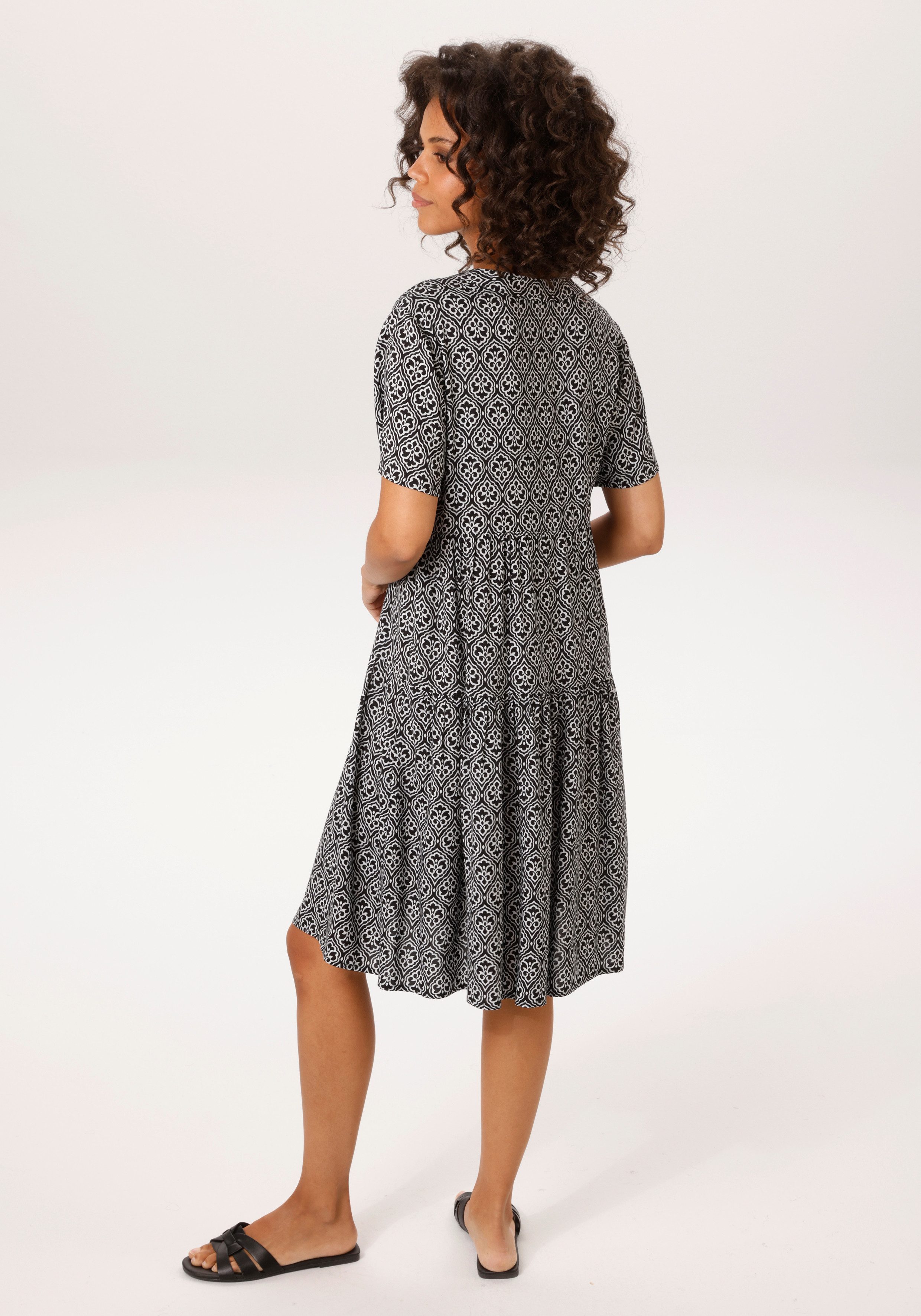 Aniston CASUAL Sommerkleid mit fantasievollem, grafischen Druck - NEUE KOLL günstig online kaufen