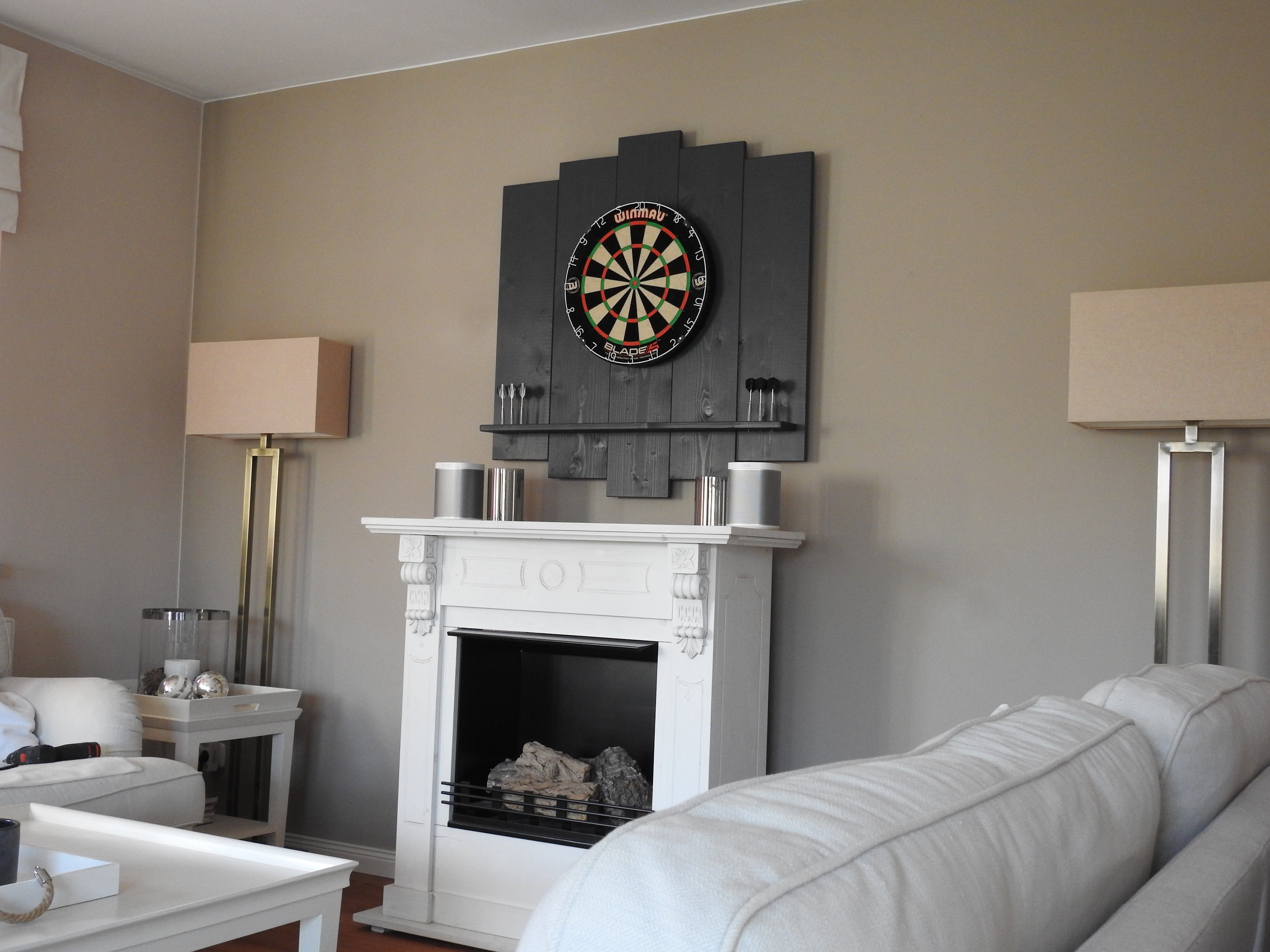 WDS Dartscheibe WOODEN Dartboard Surround, (Premium Dart-Wandschutz, Burned Look (Geflammt) oder Color Design), Optionaler Tablet-Halter