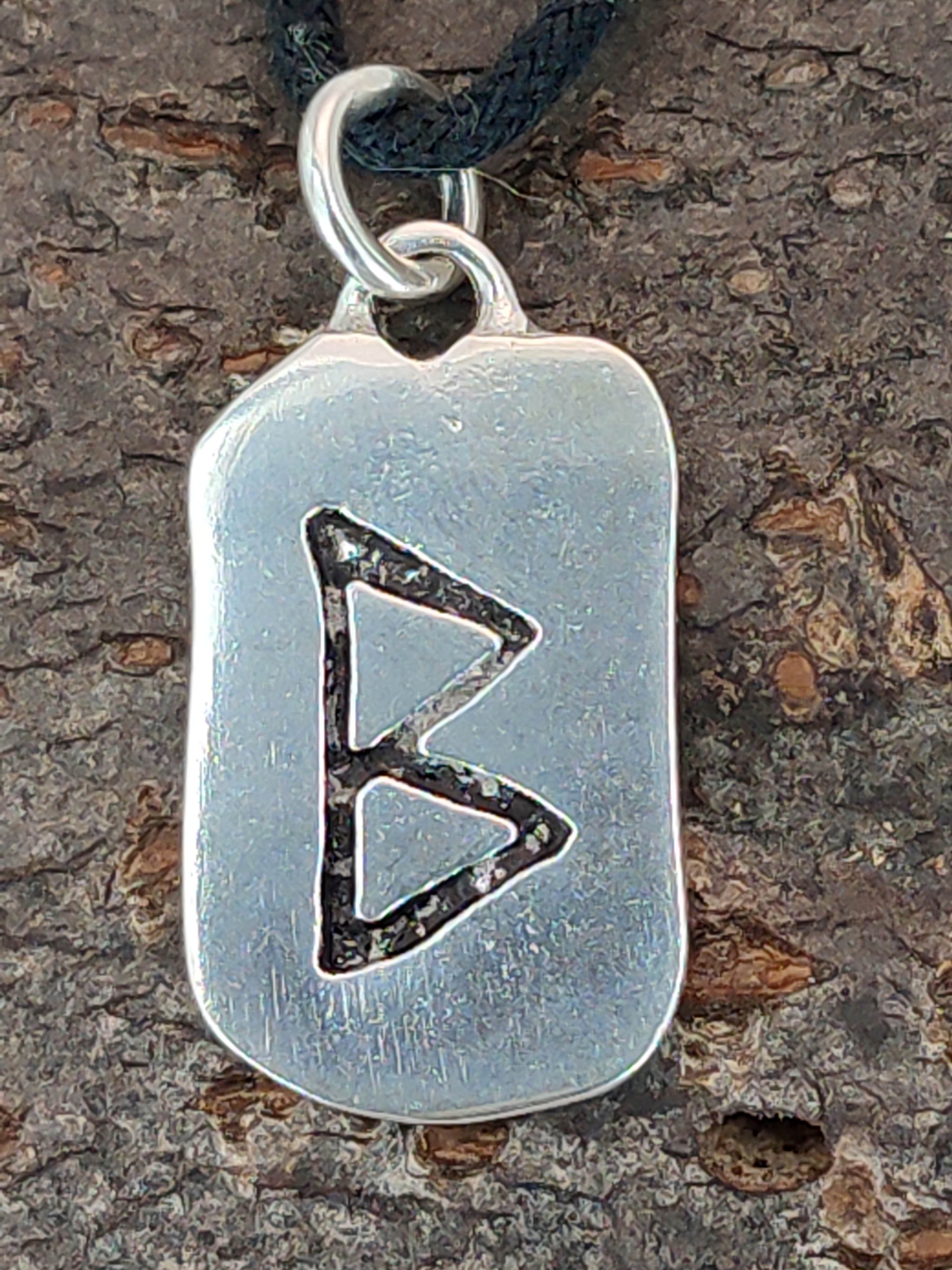Kiss Leather Berkana Rune of Silber Kettenanhänger Buchstabe Sterling 925 B