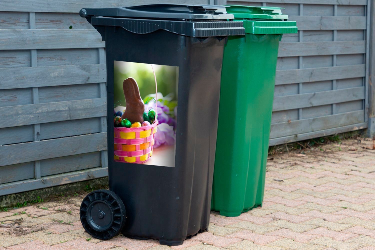 in Container, MuchoWow Sticker, Mülleimer-aufkleber, Schokoladenosterhase St), Wandsticker (1 Mülltonne, Korb Abfalbehälter und einem Eier