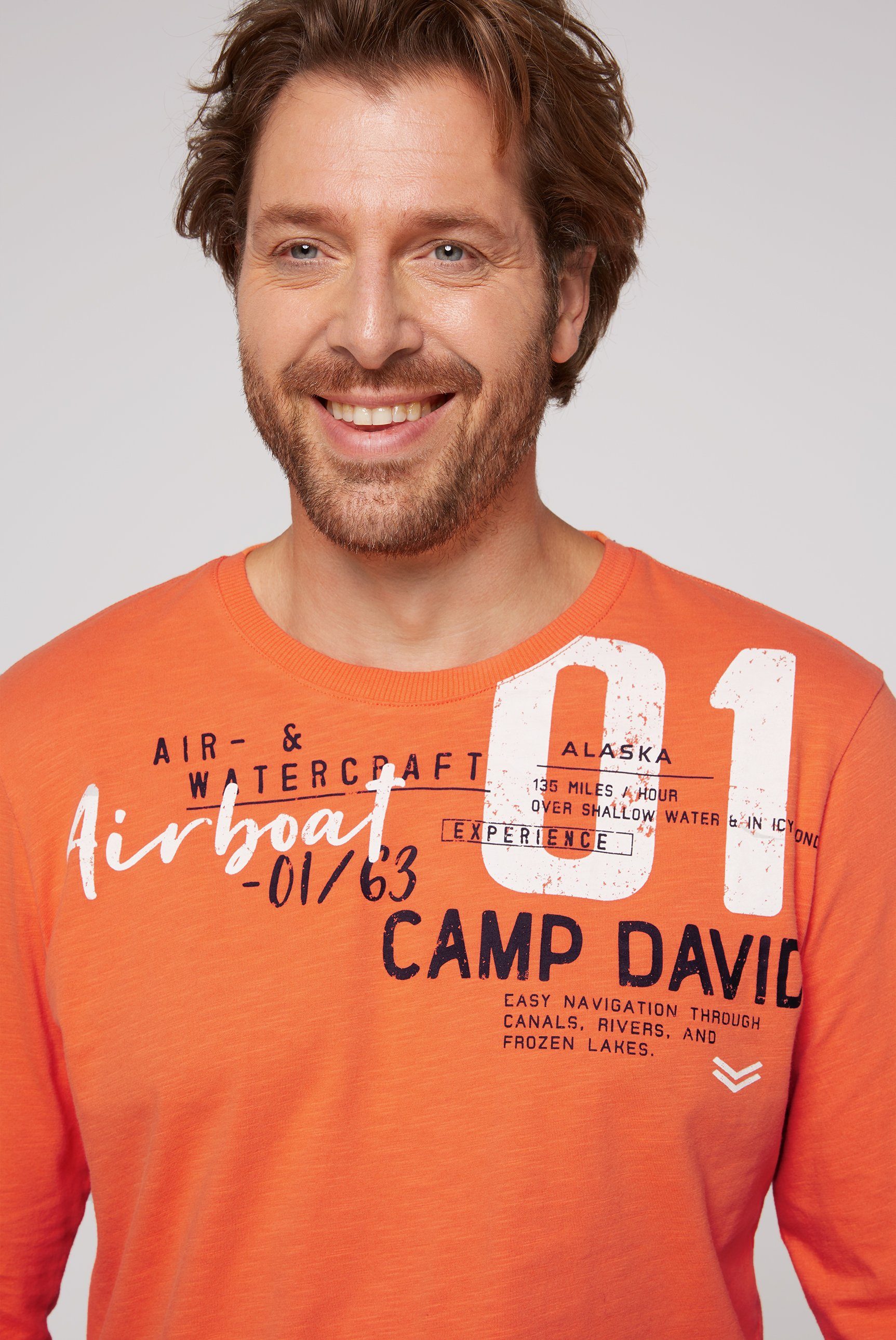 CAMP DAVID Langarmshirt mit Label im Prints Used-Look mission orange