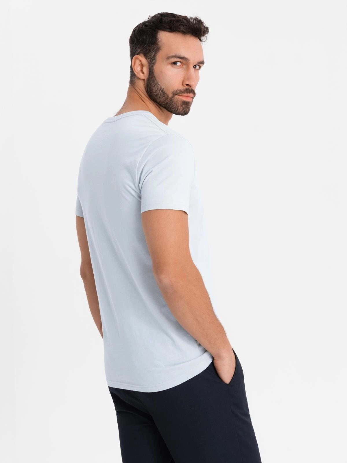 OMBRE T-Shirt BASIC Herren T-Shirt aus klassischer Baumwolle mit V-Ausschnitt Jacquard-Label mit Branding in der Seitennaht