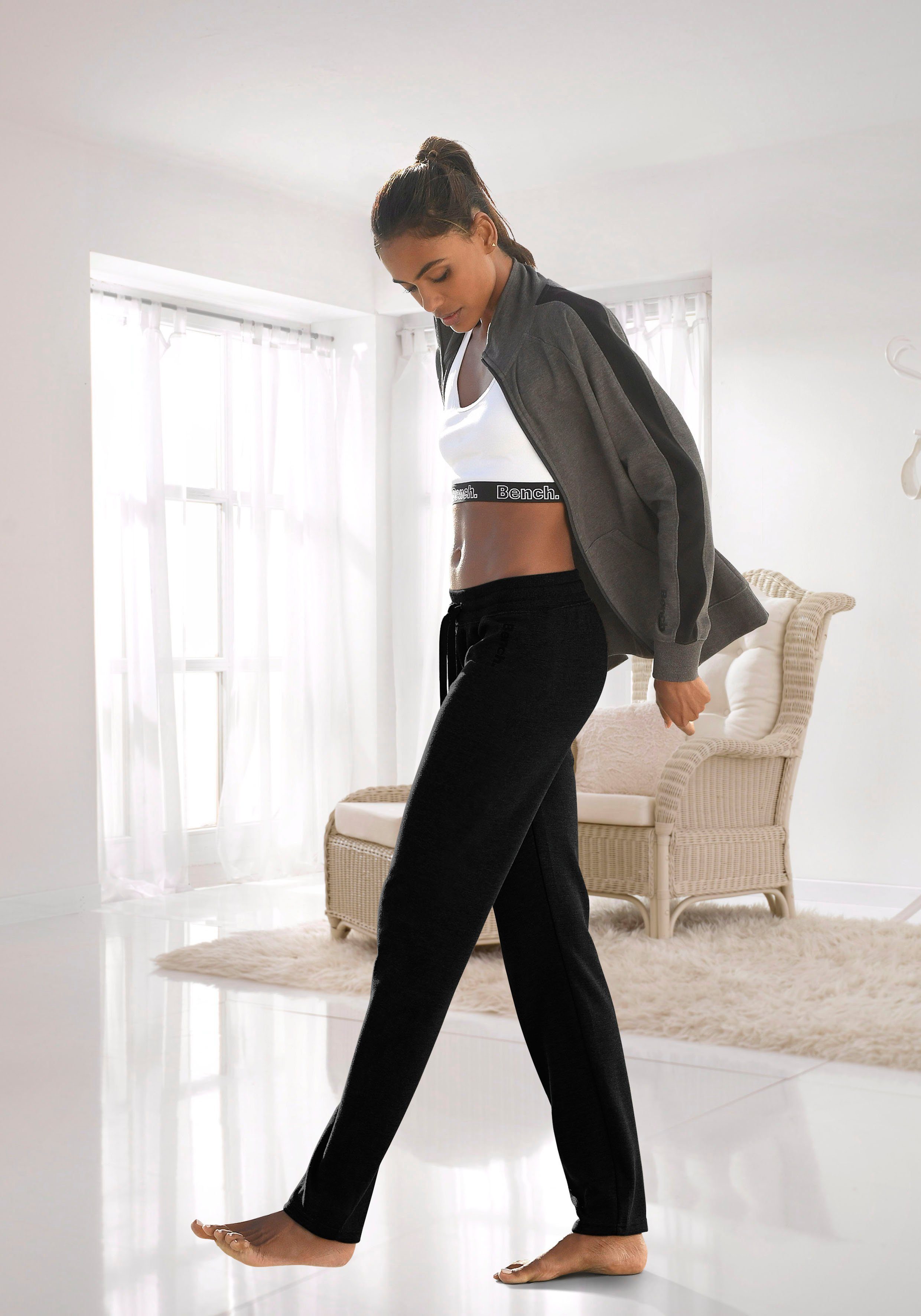 Bench. Loungewear Loungehose mit Seitenstreifen und geradem Bein, Loungewear