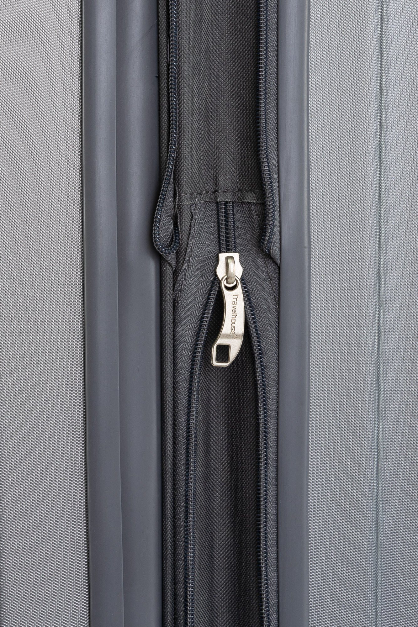 Travelhouse Hartschalen-Trolley Porto, 4 Rollen, Dehnfalte +15% Volumen, robuste Reißverschlüsse, große Rollen