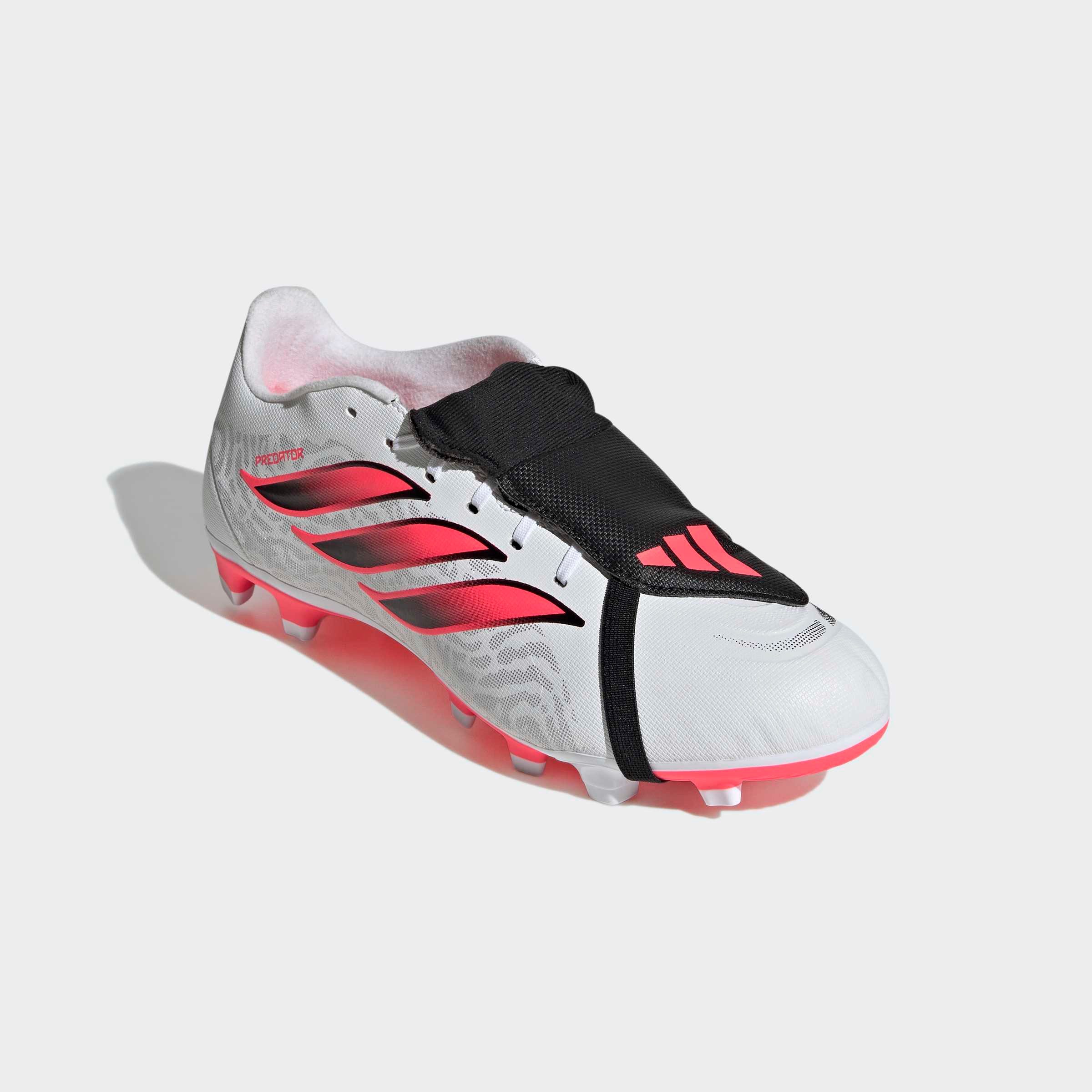 adidas Performance PREDATOR CLUB, UMSCHLAGBARE ZUNGE, FESTE / GEMISCHTE BÖDEN Fußballschuh für viele verschiedene Böden geeignet
