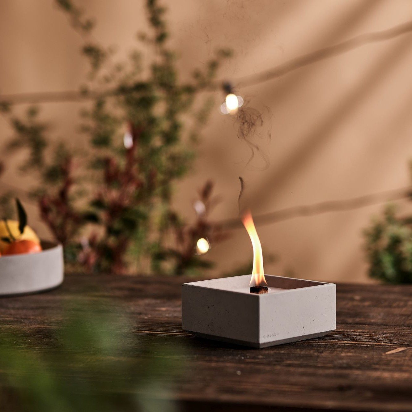beske Outdoorkerze Betonfeuer® - Meru mit Dauerdocht, Wachsrecycling mit besonderem Ambiente und nachhaltigem Dauerdocht