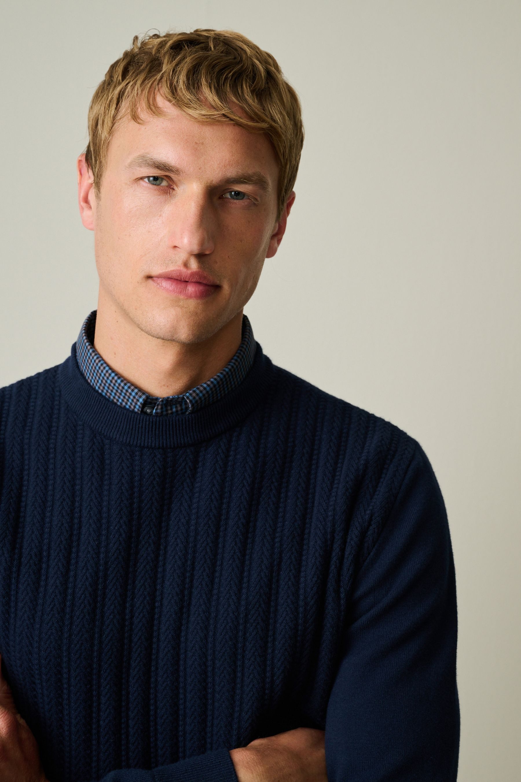 Next 2-in-1-Pullover Regular Fit Pullover mit Zopfstrick & Hemdeinsatz (1-tlg)