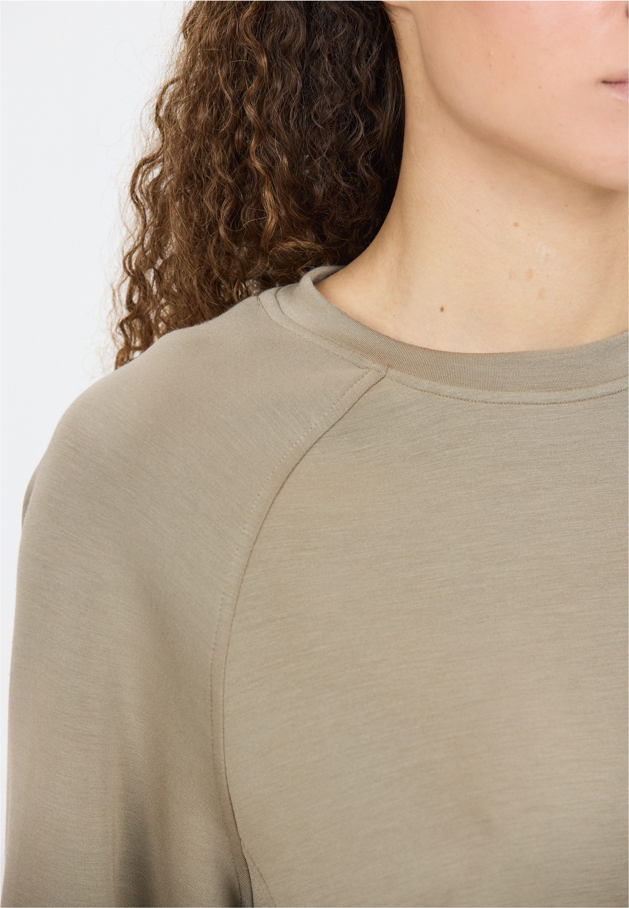 ATHLECIA Sweatshirt Jacey aus extra weichem Material