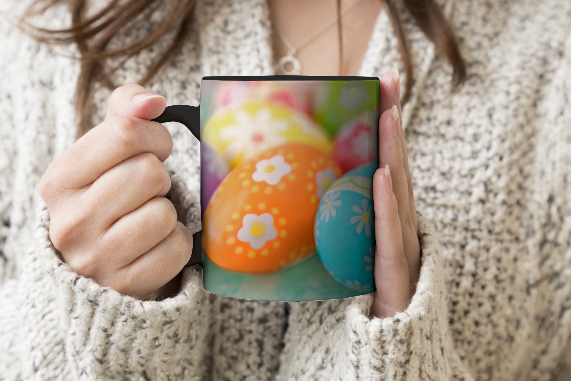 Kaffeetassen, einem Tasse Teetasse, Bunte Keramik, Geschenk Zaubertasse, MuchoWow Farbwechsel, auf Ostertisch, Ostereier