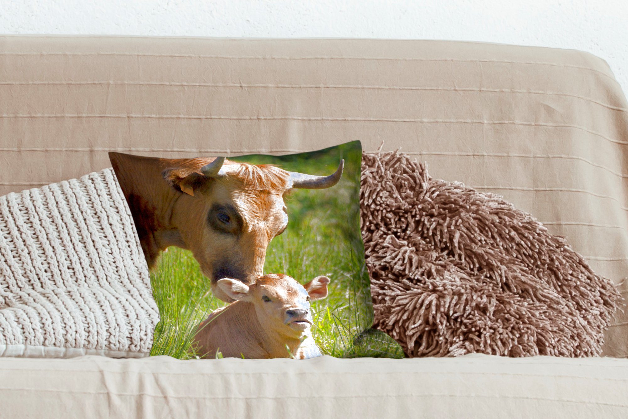 Schlafzimmer, Sofakissen - Zierkissen Dekokissen Horn - Deko, für Füllung Kuh Kalb, mit Gras - MuchoWow Wohzimmer,