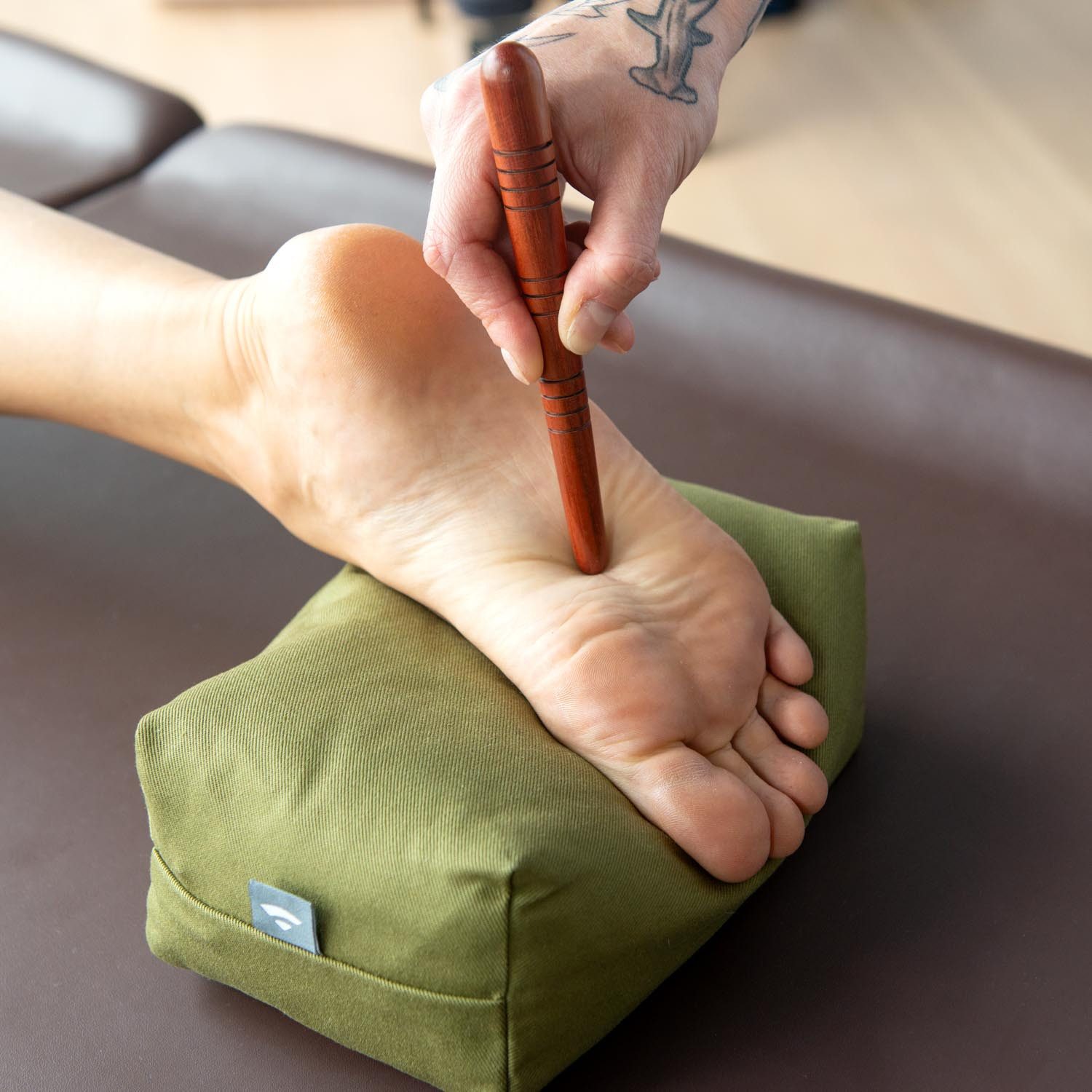 bodhi Massagegerät Massagestäbchen aus Hartholz, Fußreflexzonen