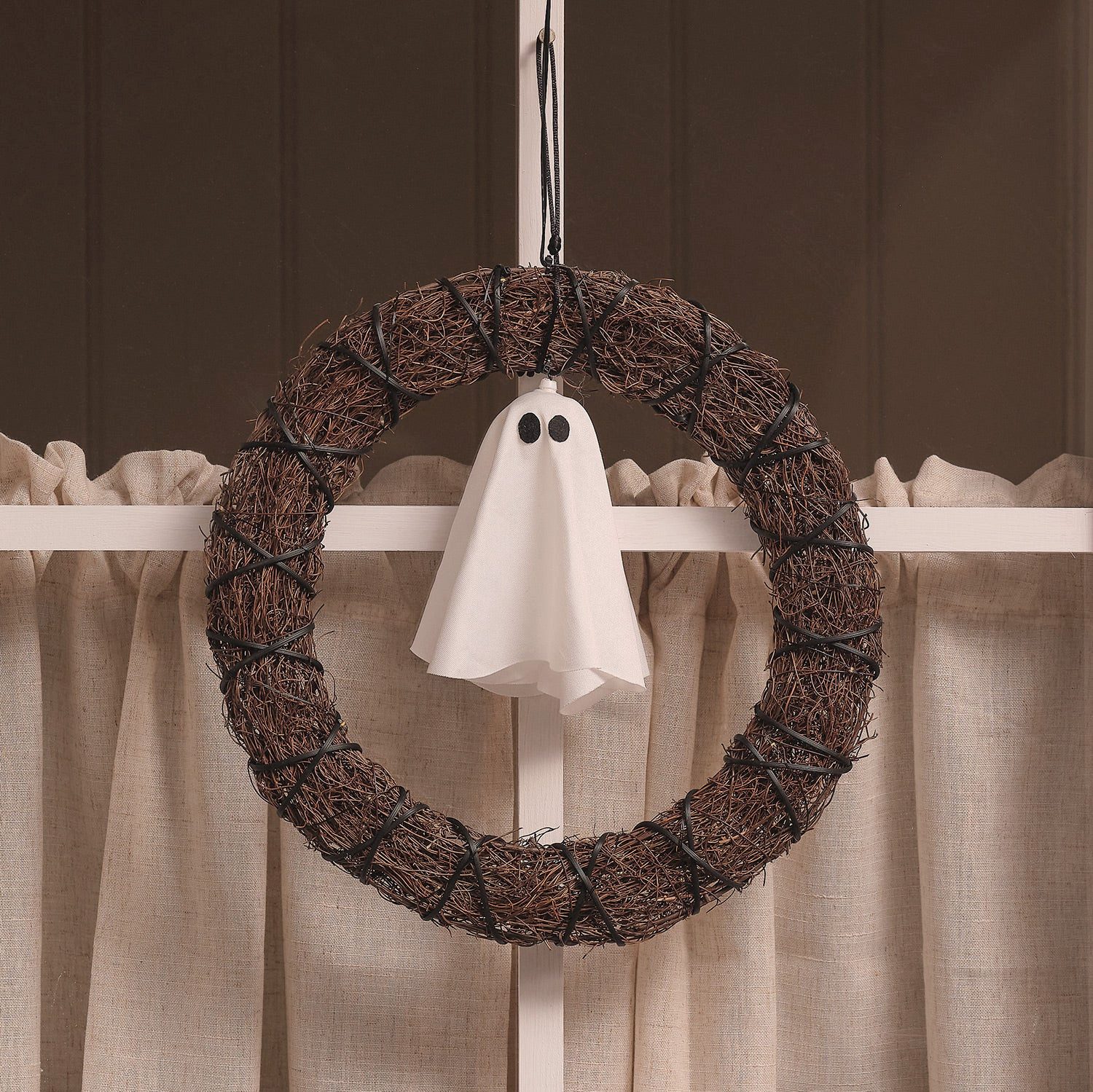 Lights4fun LED-Girlande 30 cm LED-Halloween-Türkranz mit Geist für den Außenbereich – Bild 4 von 5