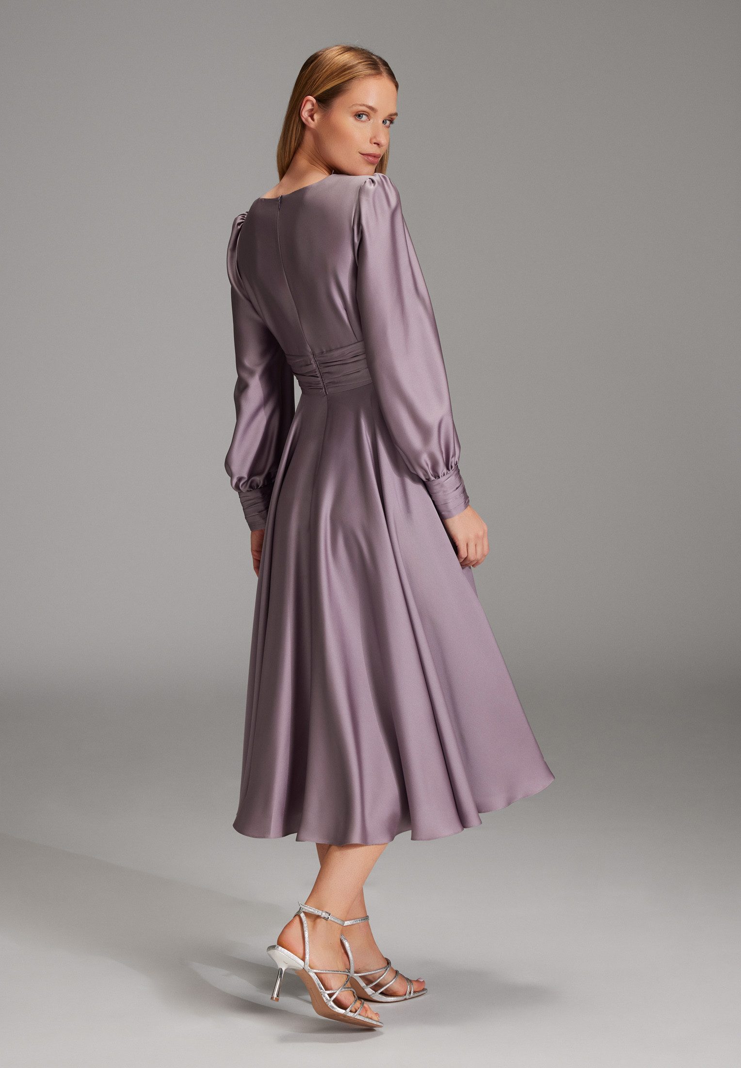 SWING Cocktailkleid Taillierter Schnitt mit ausgestelltem günstig online kaufen