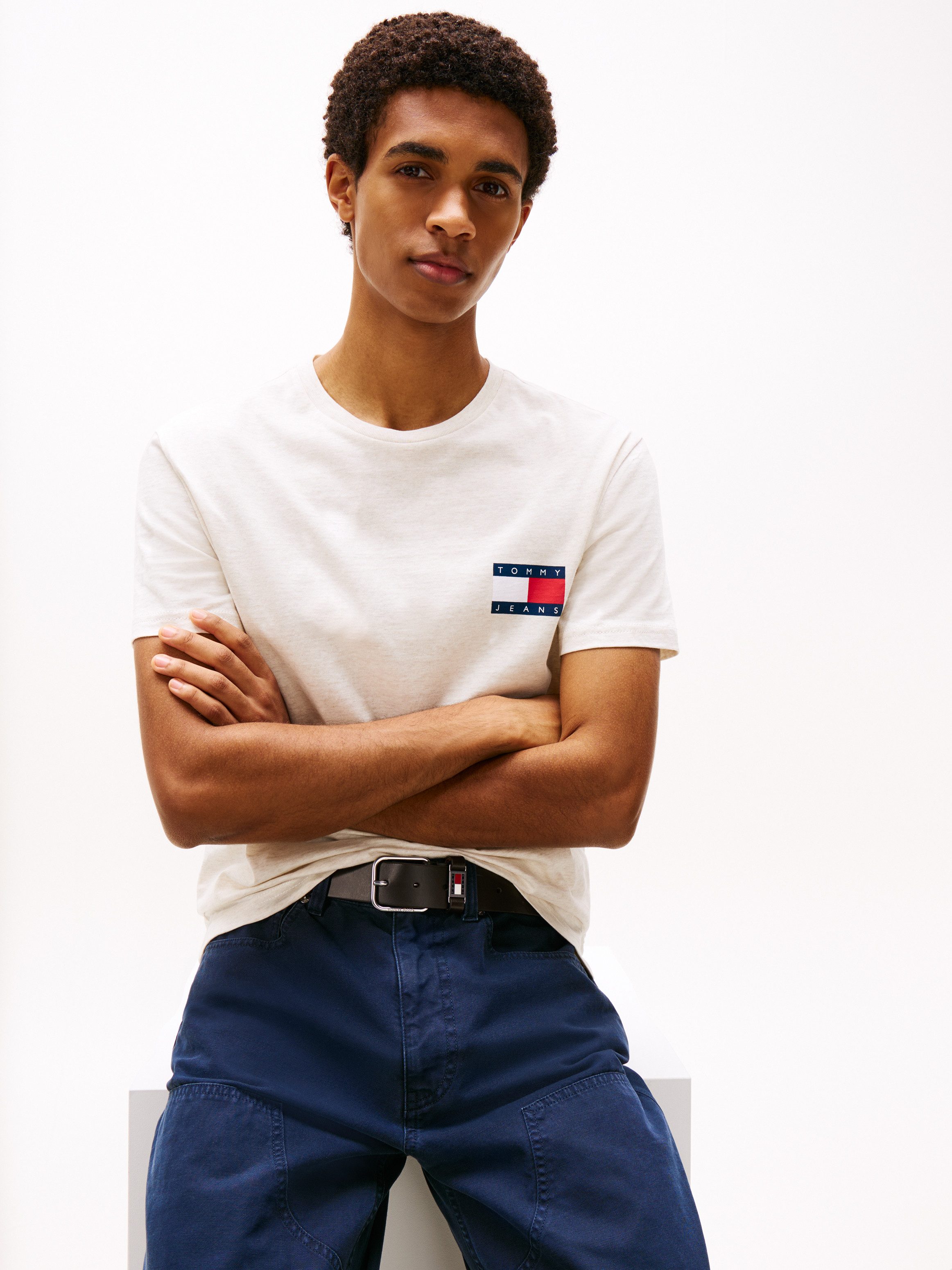 Tommy Jeans T-Shirt TJM SLIM FIT ESSENTIAL FLAG mit Rundhalsausschnitt