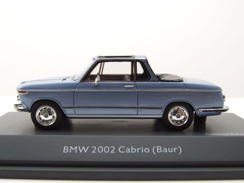 Schuco Modellauto BMW 2002 Baur Cabrio blau metallic, Maßstab 1:43