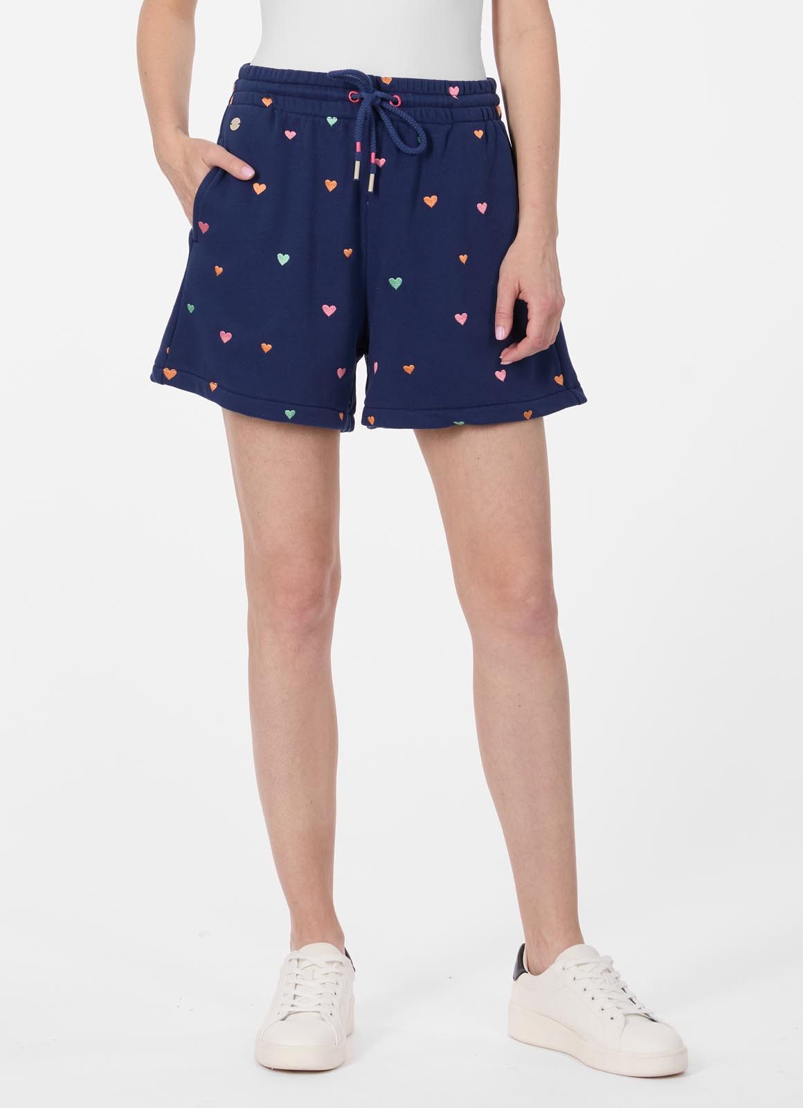 Ragwear Sweatshorts ANIKU HEARTS Mit Kordelzug und kleinen bunten Herzchen bestickt