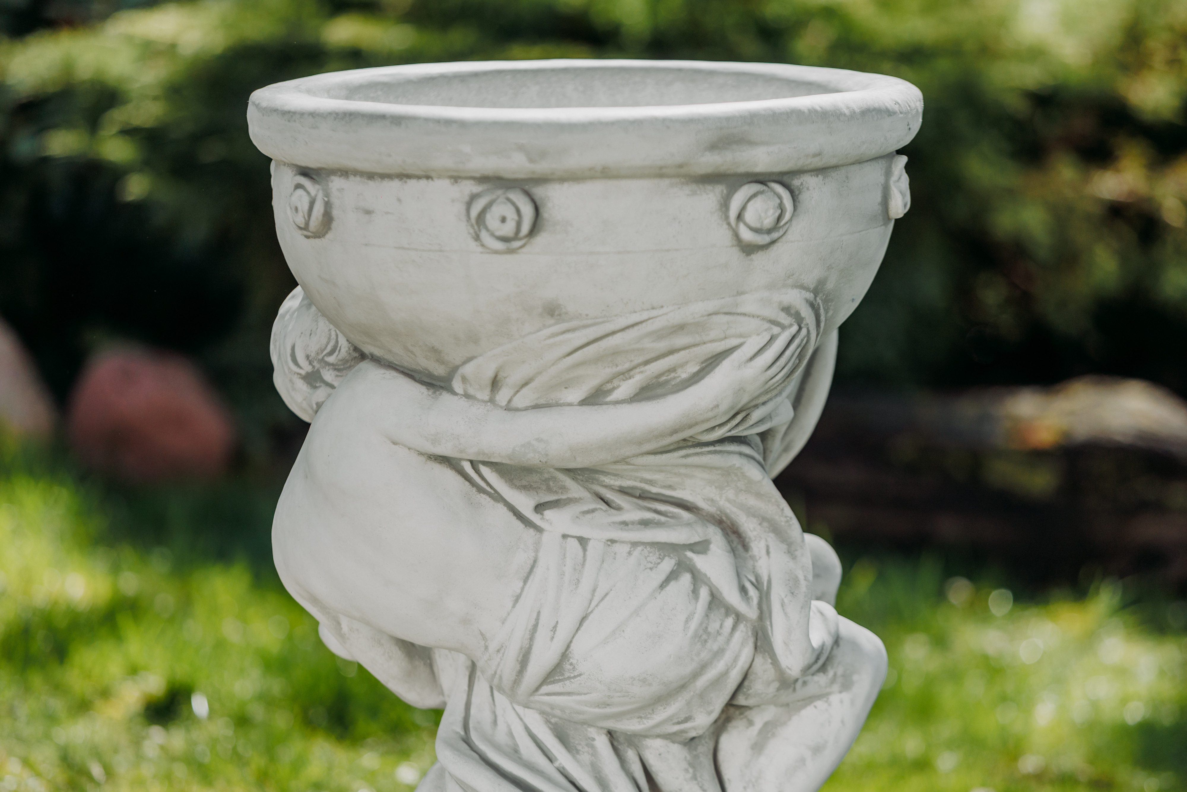 gartendekoparadies.de Pflanzkübel Liebespaar Pflanzgefäß Steinfigur 17 Liter 80 cm, Frostsicher