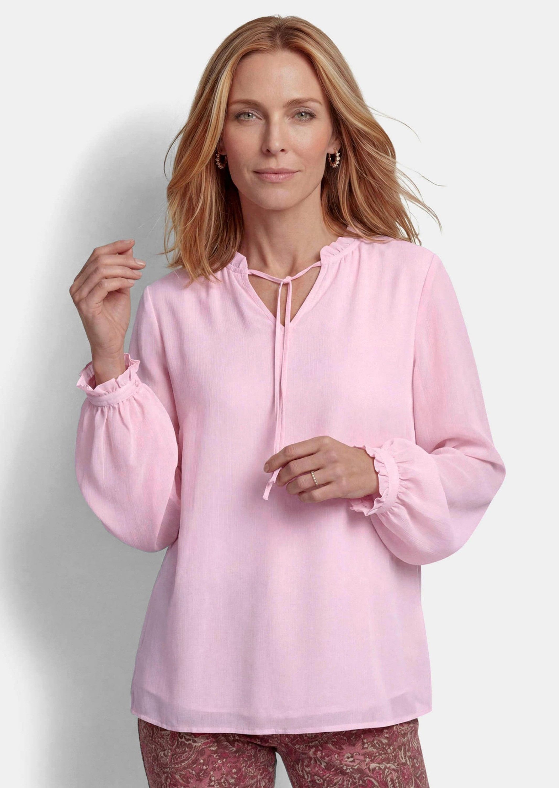 GOLDNER Schlupfbluse Feminine Bluse mit Rüschen Langarmbluse aus fließendem Krepp, Ausschnitt mit Bindeband