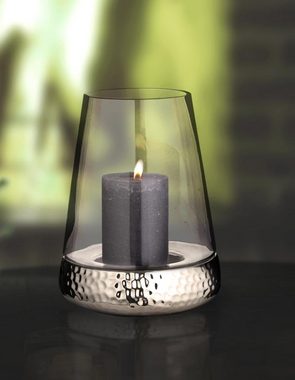 EDZARD Windlicht Bora, Kerzenhalter aus Glas mit gehämmerter Silber-Optik, Laterne für Stumpenkerzen, Höhe 28 cm, Ø 18 cm