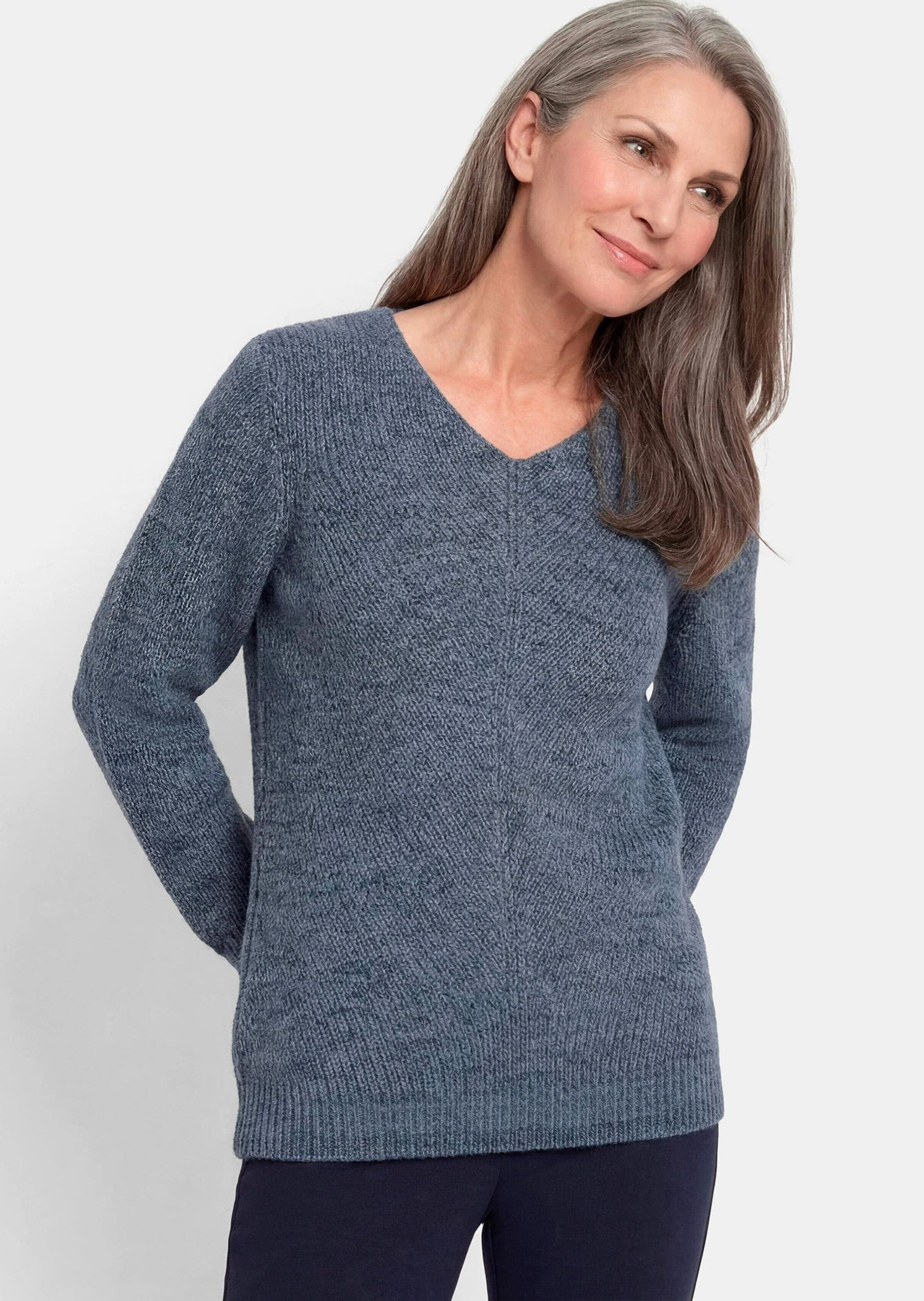 GOLDNER Strickpullover Kurzgröße: Strickpullover mit V-Ausschnitt Figurbetonter Feinstrick mit diagonaler Rippenstruktur und Langarm