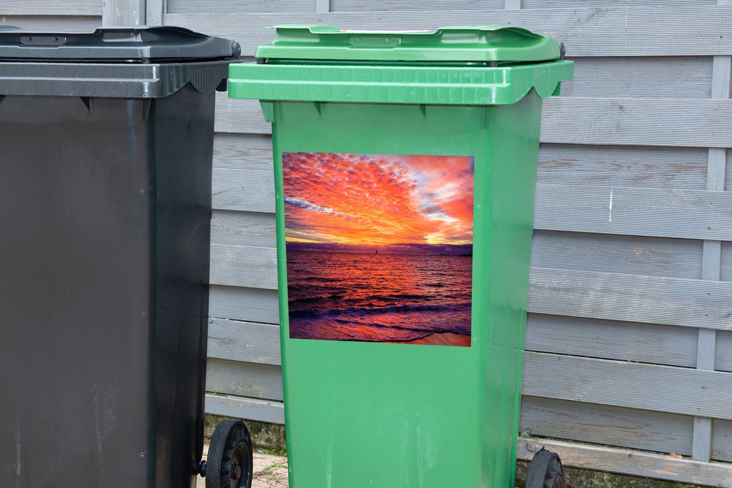 MuchoWow Wandsticker Sticker, Container, Mülleimer-aufkleber, Mülltonne, St), Abfalbehälter - Strand Sonnenuntergang (1 Rot 