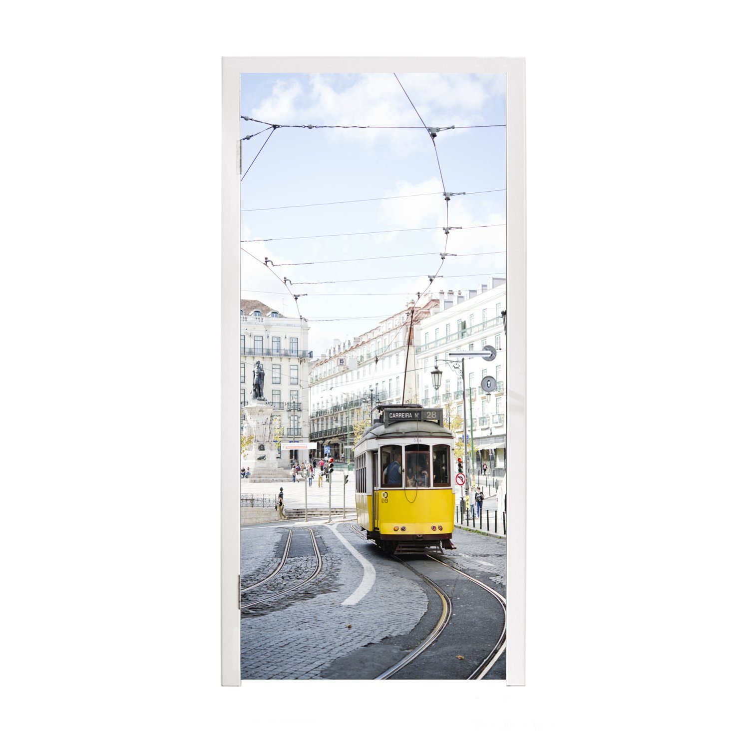 MuchoWow Türtapete Eine gelbe Straßenbahn mit einer Seilbahn fährt durch Lissabon, Matt, bedruckt, (1 St), Fototapete für Tür, Türaufkleber, 75x205 cm