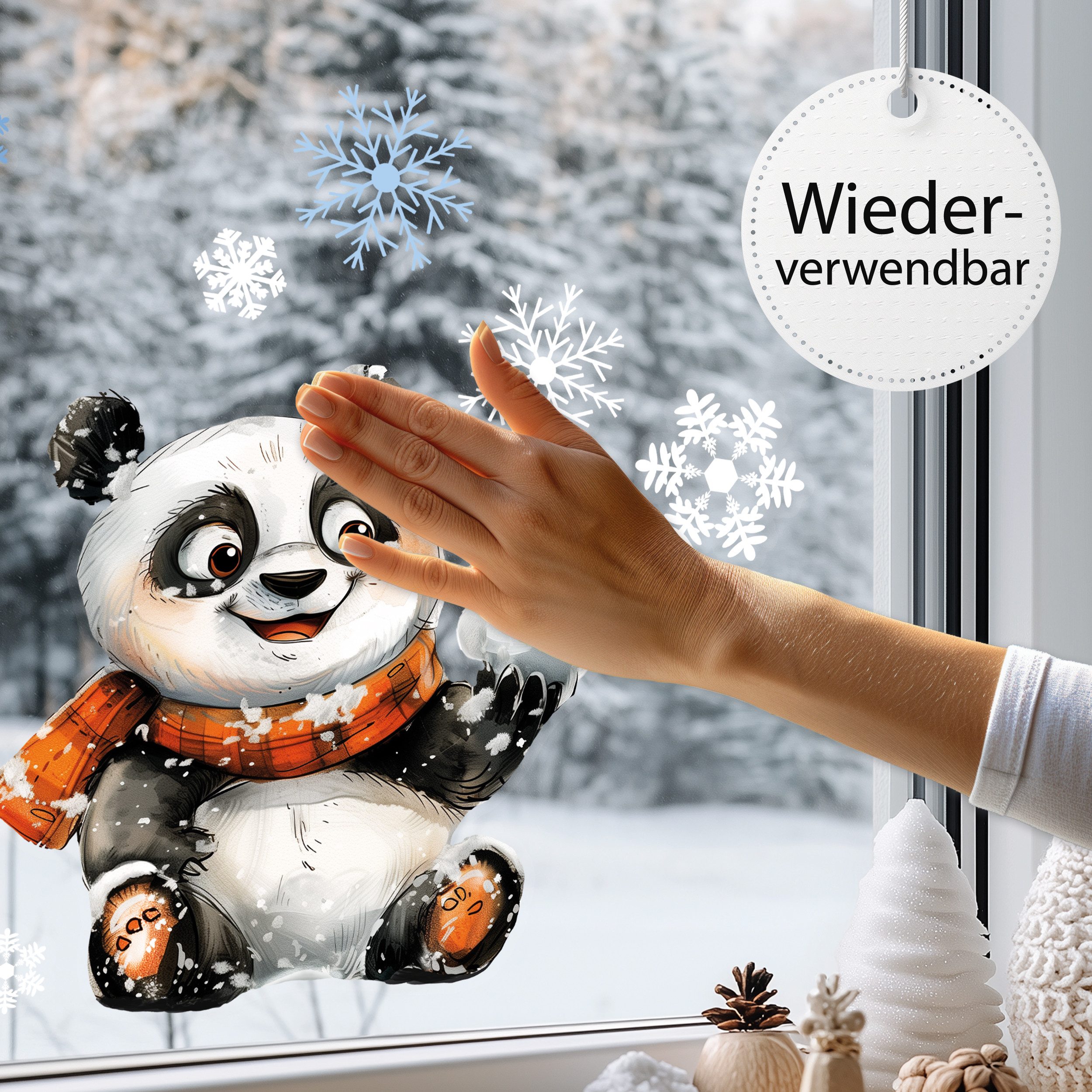 Sunnywall Fensterdekoration Kinderzimmer Fensterbild Winter Panda mit Schneeball, wiederverwendbar, statisch haftend, beidseitiger Druck
