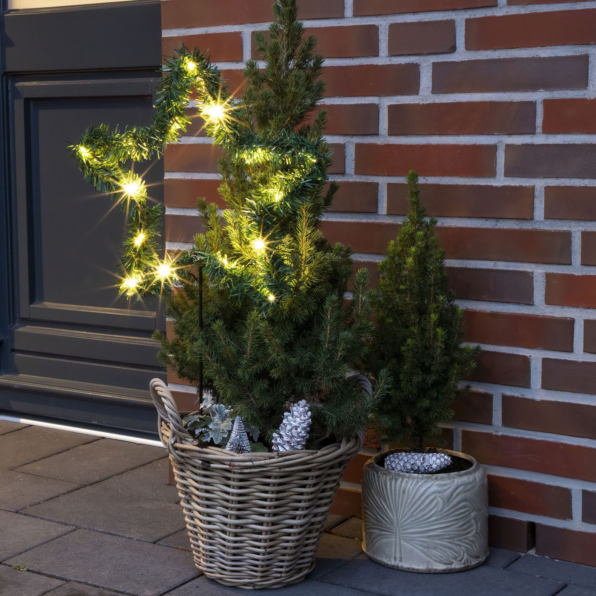 bonsport LED Dekoobjekt LED Gartenstecker Stern mit Metallstab, 36 x 72 cm