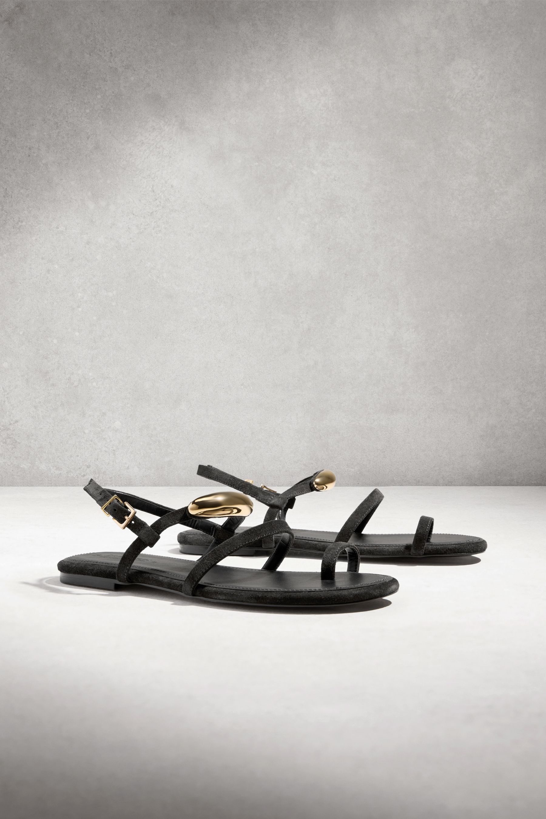 Next N. Premium Sandalen mit Zehenschlaufen Sandale (1-tlg)