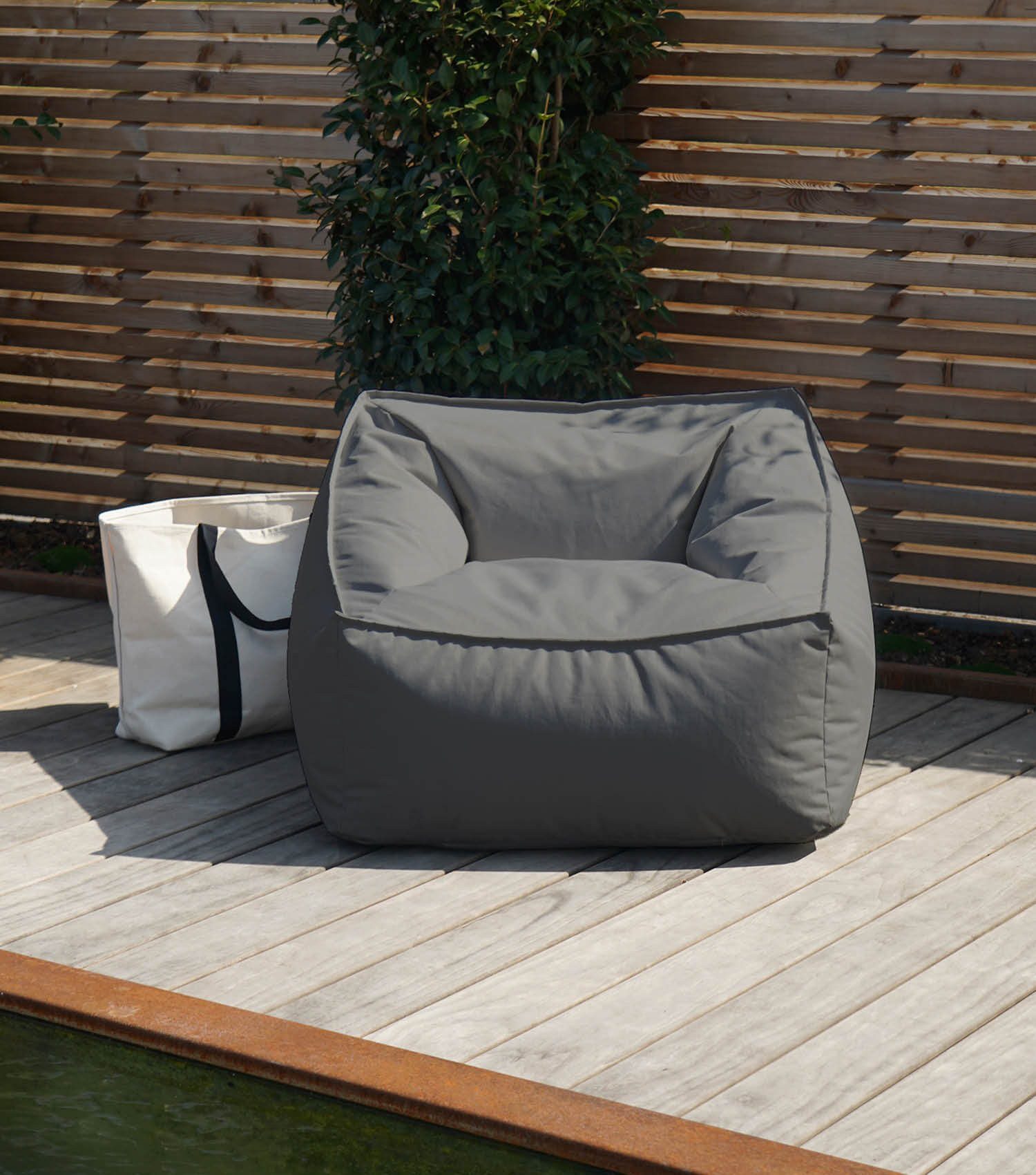 mokebo Sitzsack Der Sunnyboy (für drinnen & draußen), Bean Bag Outdoor für Kinder & Erwachsene, Gartenliege in Anthrazit