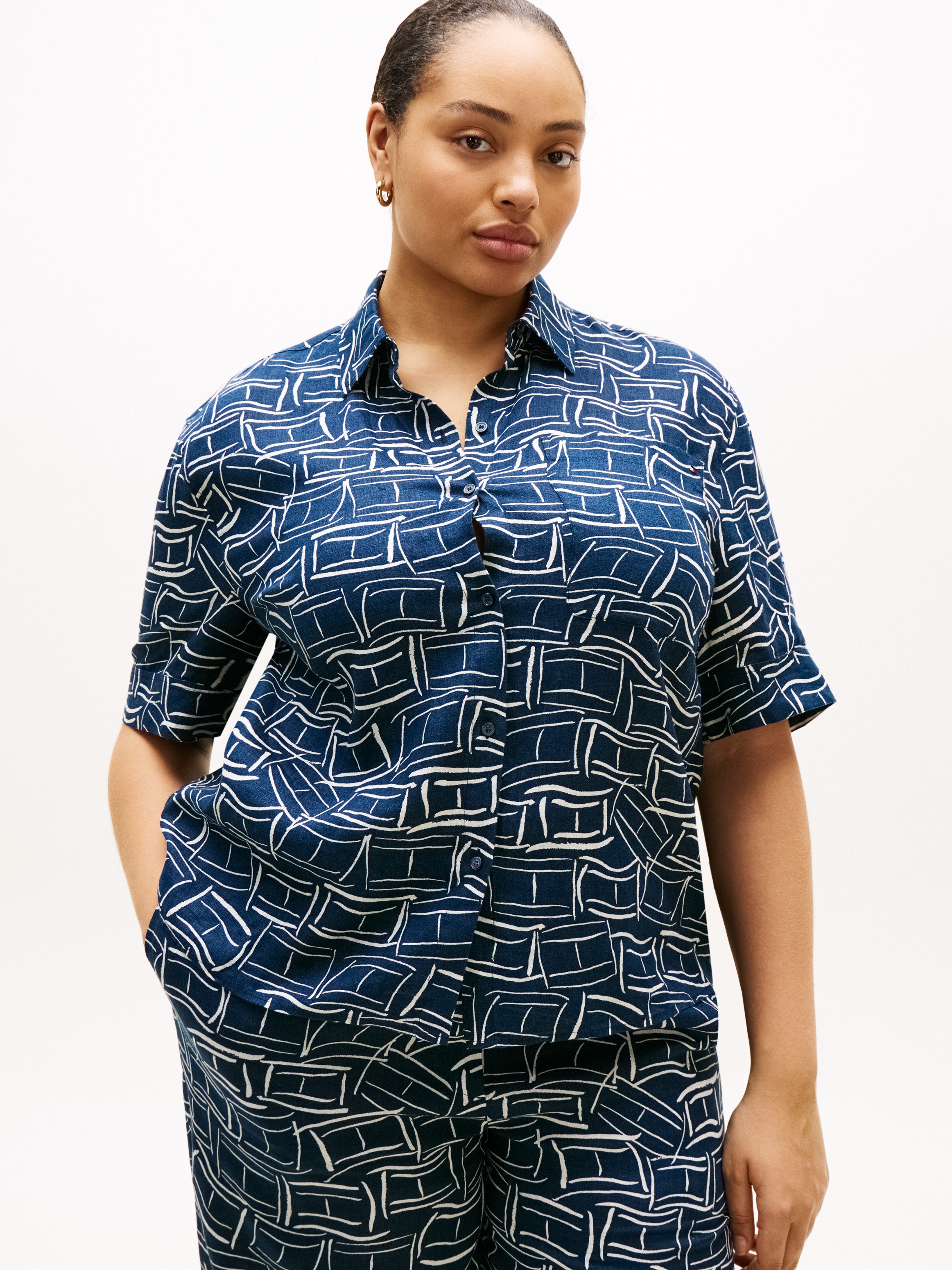 Tommy Hilfiger Curve Kurzarmshirt CRV ESS LINEN SHIRT WITH SS in großen Größen