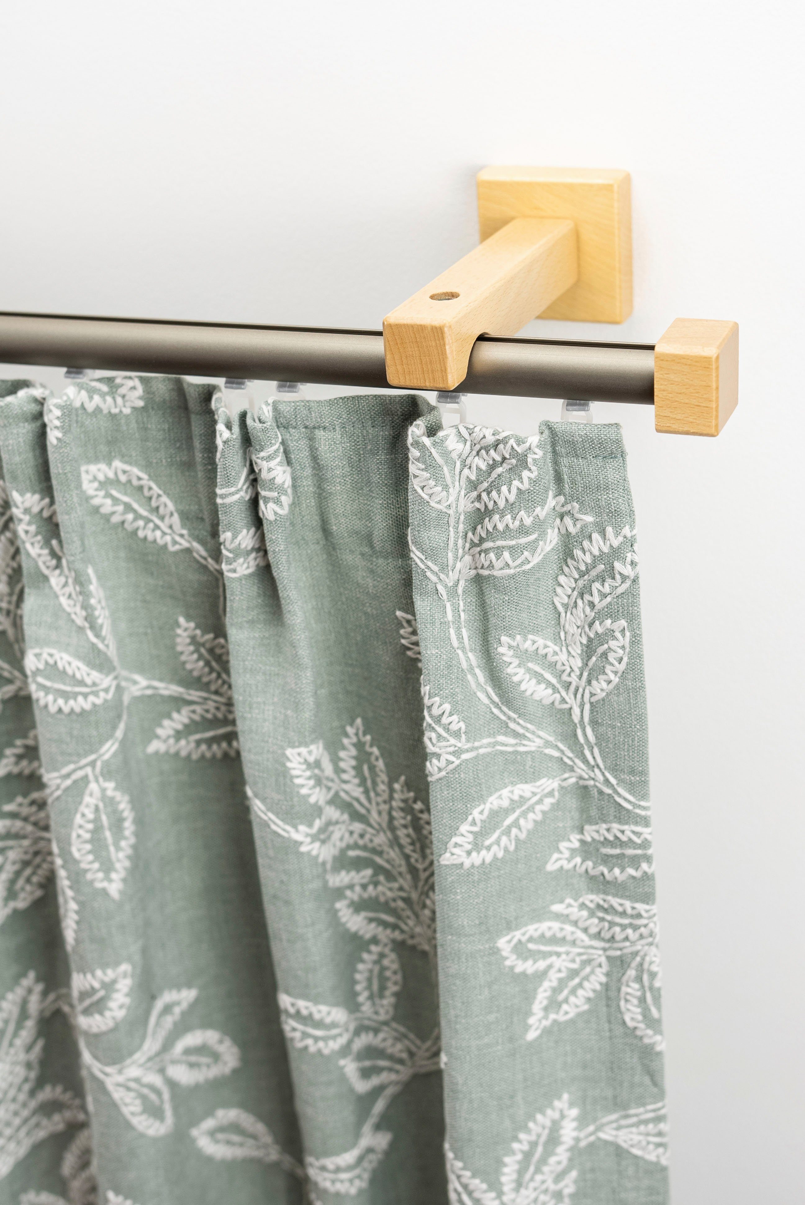 GARESA Gardinenschiene Cubus, Quad Innenlauf, 1-läufig, Wunschmaßlänge, mit Bohren, verschraubt, Innenlauf-Vorhanggarnitur, verlängerbar, Holz-Aluminium