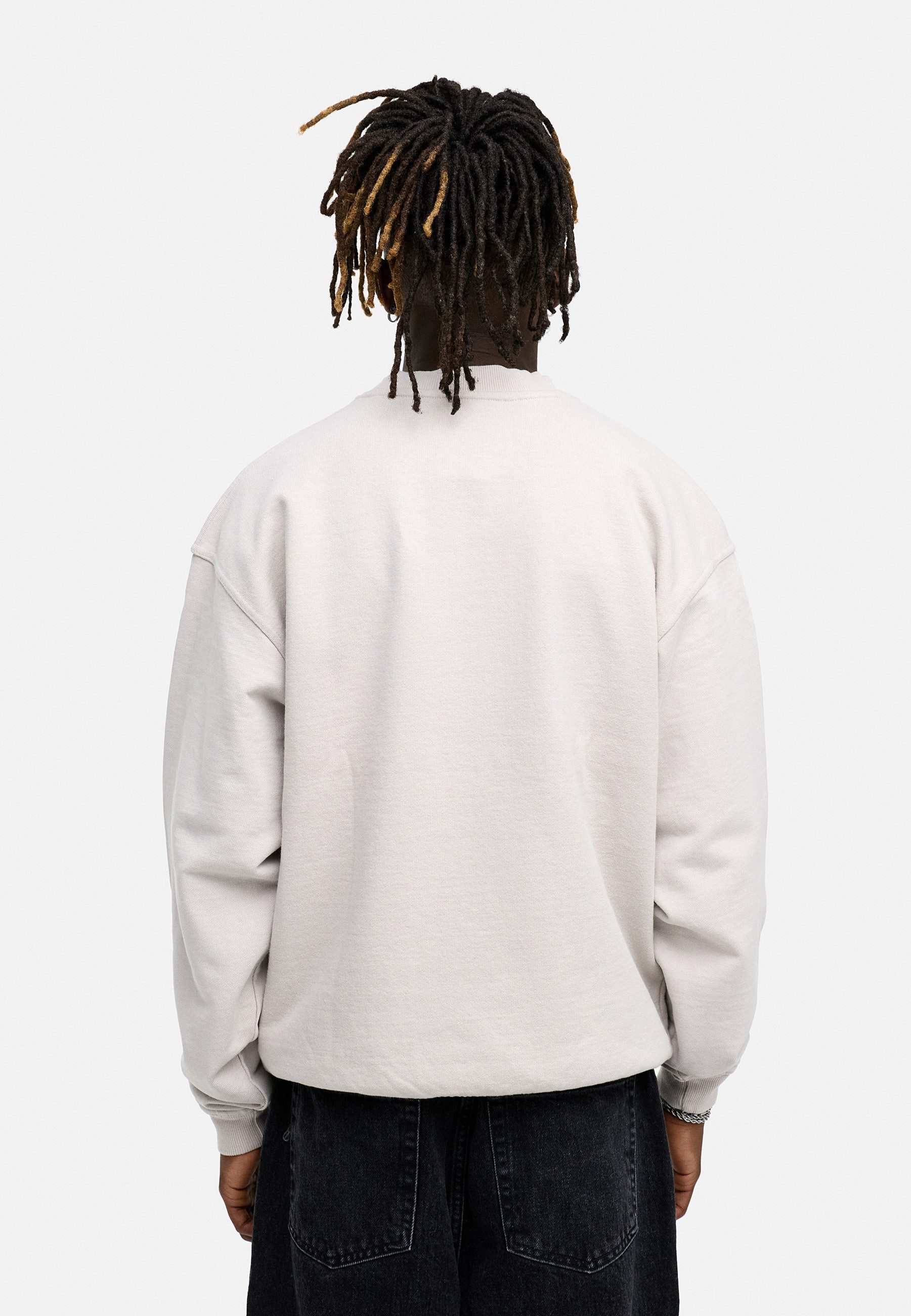 BEHYPE STUDIOS Sweatshirt IM OVERSIZE FIT, CREW-NECK PULLOVER Herren lockerer Rundhals Sweater