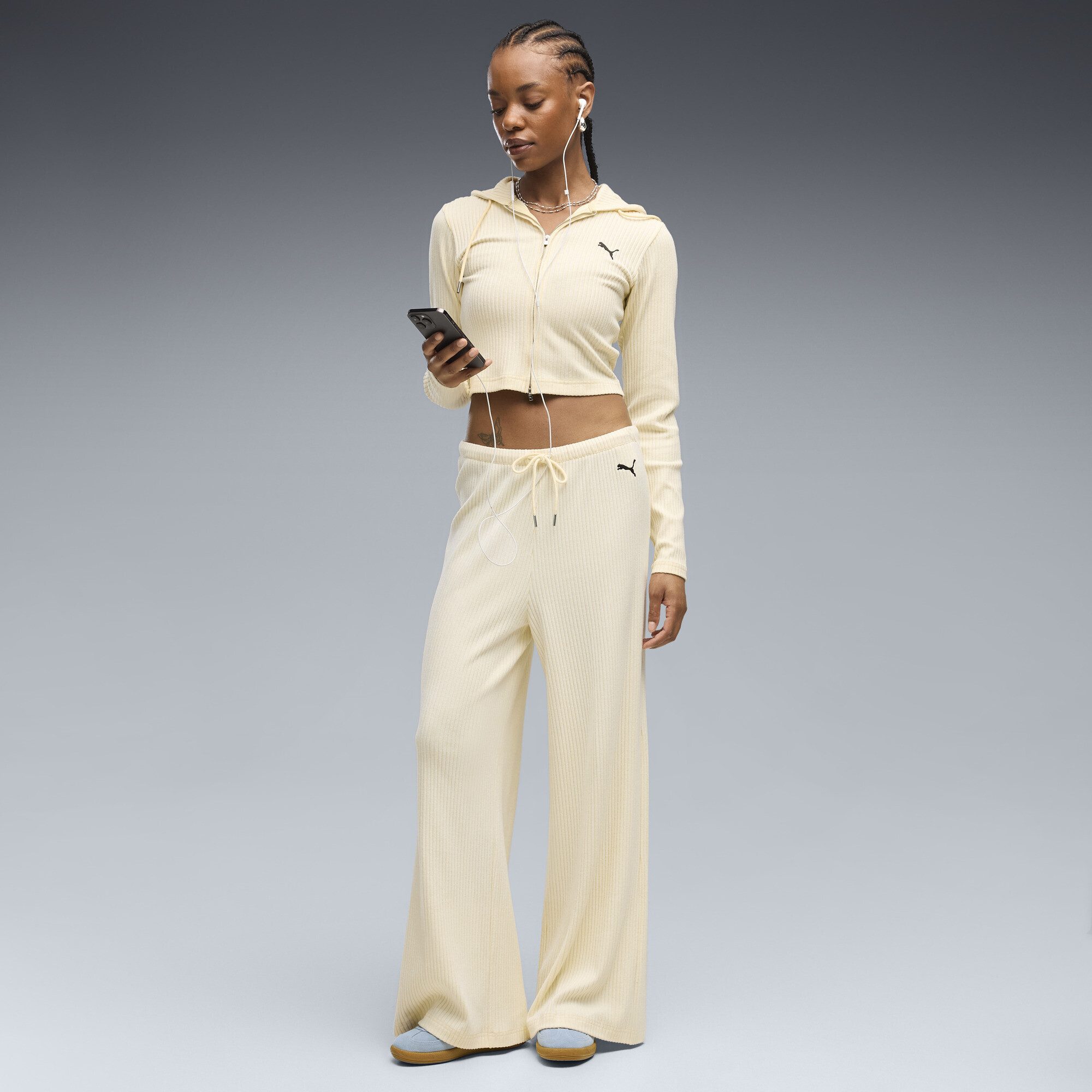 PUMA Sporthose Essentials Relaxed Hose mit weitem Bein Damen