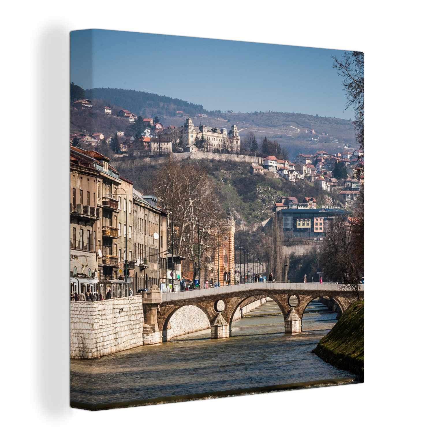 OneMillionCanvasses® Leinwandbild Brücke über den Fluss Miljacka in Sarajewo, Bosnien und Herzegowina, (1 St), Leinwand Bilder für Wohnzimmer Schlafzimmer