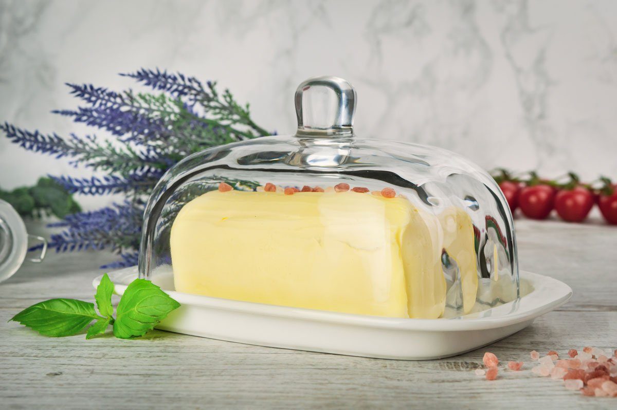 Sendez Butterdose auf Porzellanteller Butterglocke Butterschale Kühlschrankbutterdose