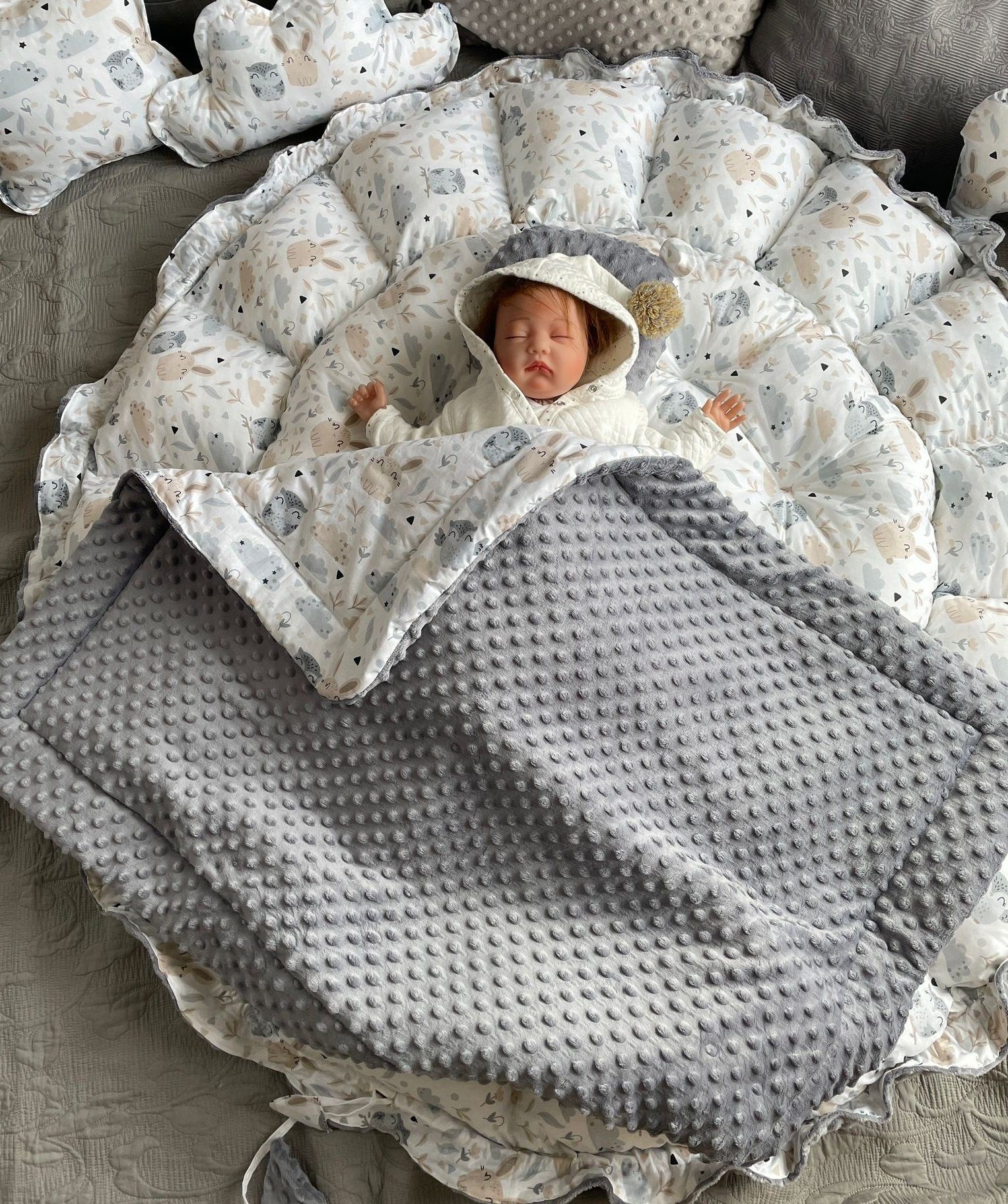Loolay Bettnestchen MINKY Graphit/ HASE Beige-Weiß ENGELSNEST Babynest, Unterlage, (PREMIIUM XXL als Nestchen Ø90cm; als Krabbeldecke Ø155cm, Original LOOLAY® Babynestchen Spielmatte Reisebett ►SETS MIT ZUBEHÖR), 100% Europäische Stoffe und Kleinserien-Nähen!