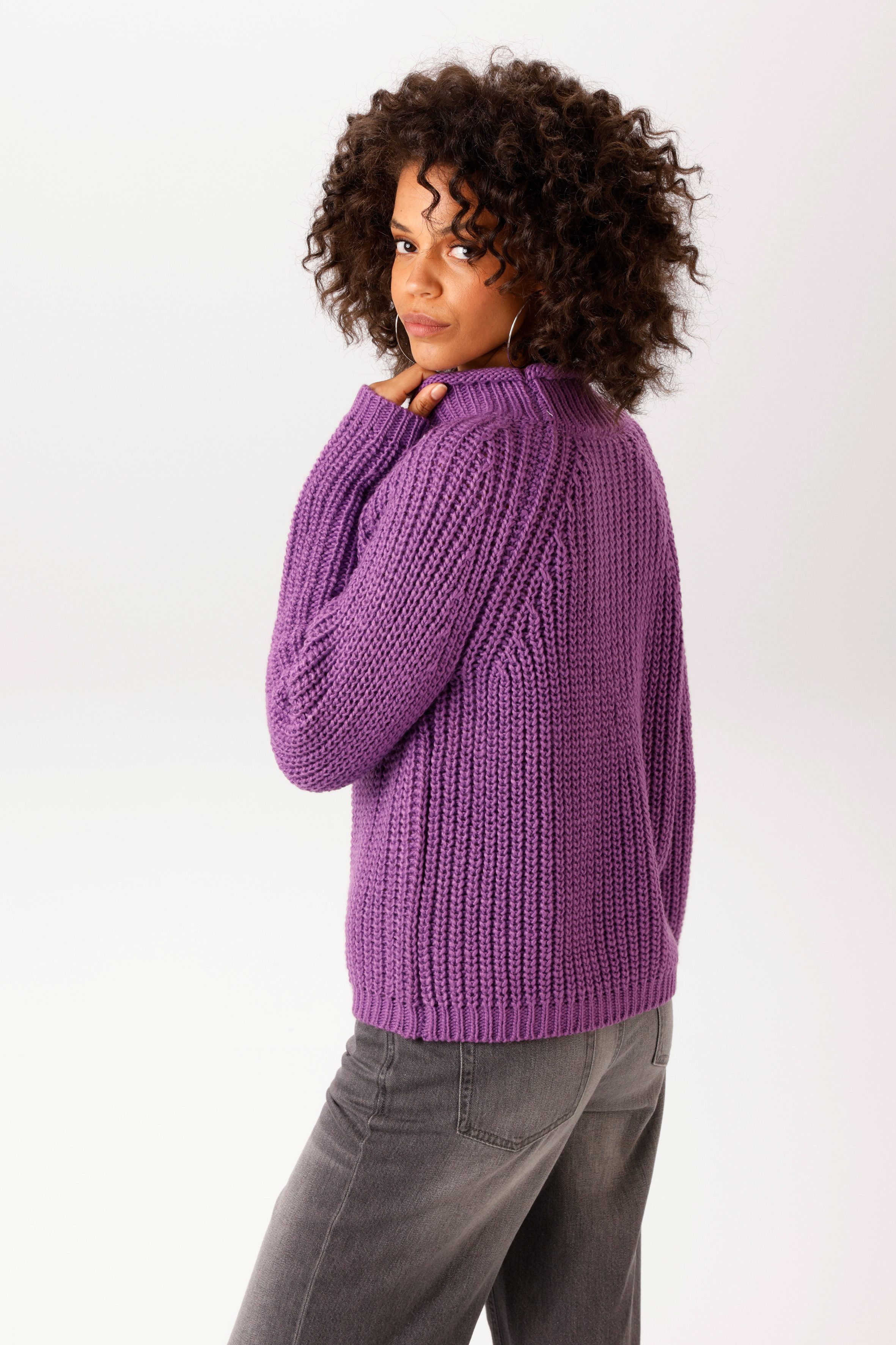 Aniston CASUAL Strickpullover mit Rollkante am Stehkragen – Bild 2 von 5