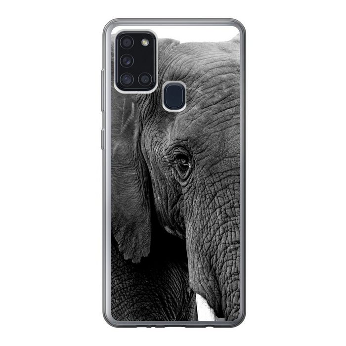MuchoWow Handyhülle Nahaufnahme eines Elefanten in der Natur in Schwarz und Weiß Handyhülle Samsung Galaxy A21s Smartphone-Bumper Print Handy