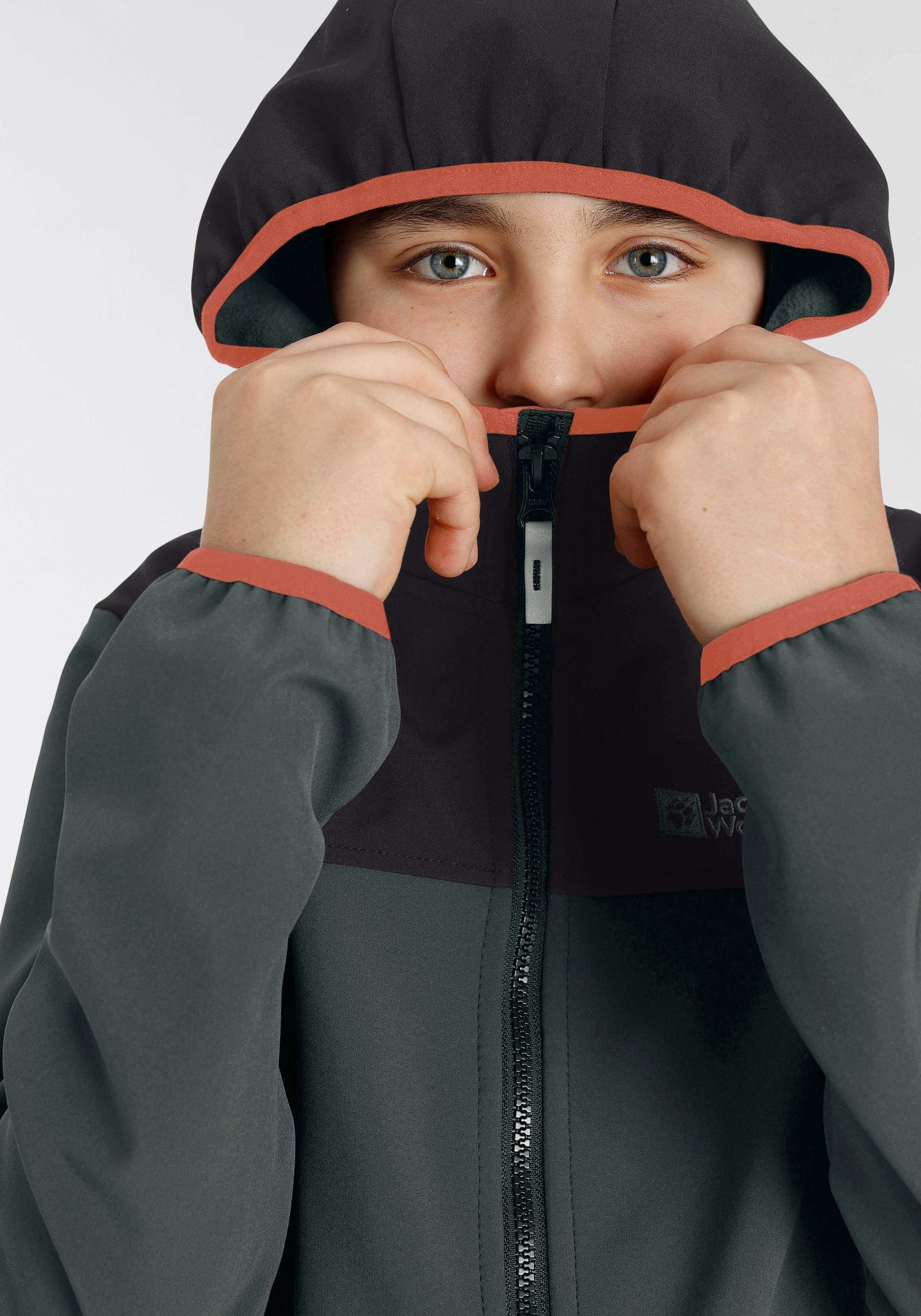 slate JACKET abgesetzten farblich Jack FOURWINDS mit KIDS Wolfskin Softshelljacke Details green