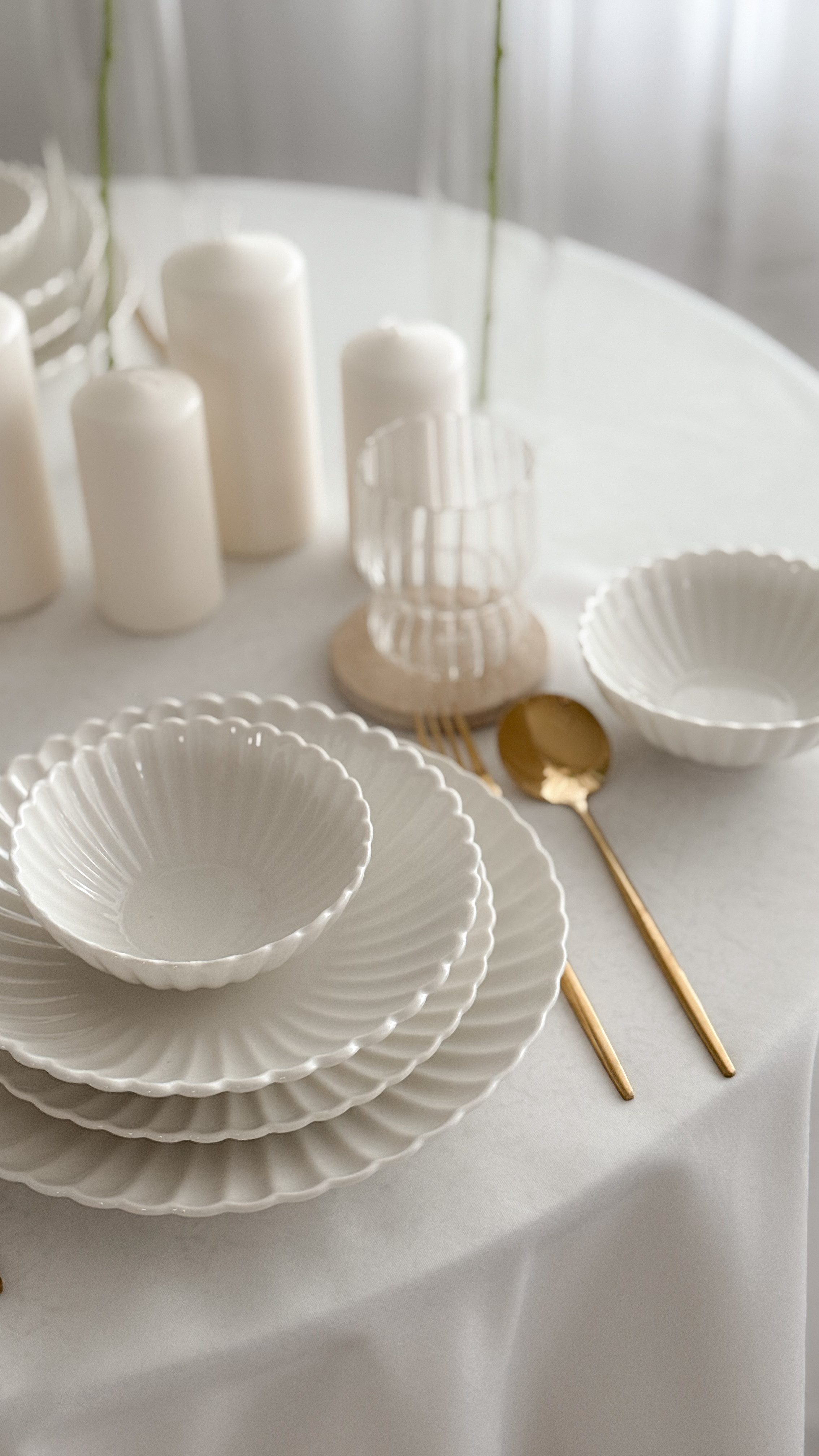 EKA Teller-Set Lotus White Flower (24-tlg), 6 Personen, 24- oder 48-teilig, für 6 oder 12 Personen, aus hochwertigem Porzellan