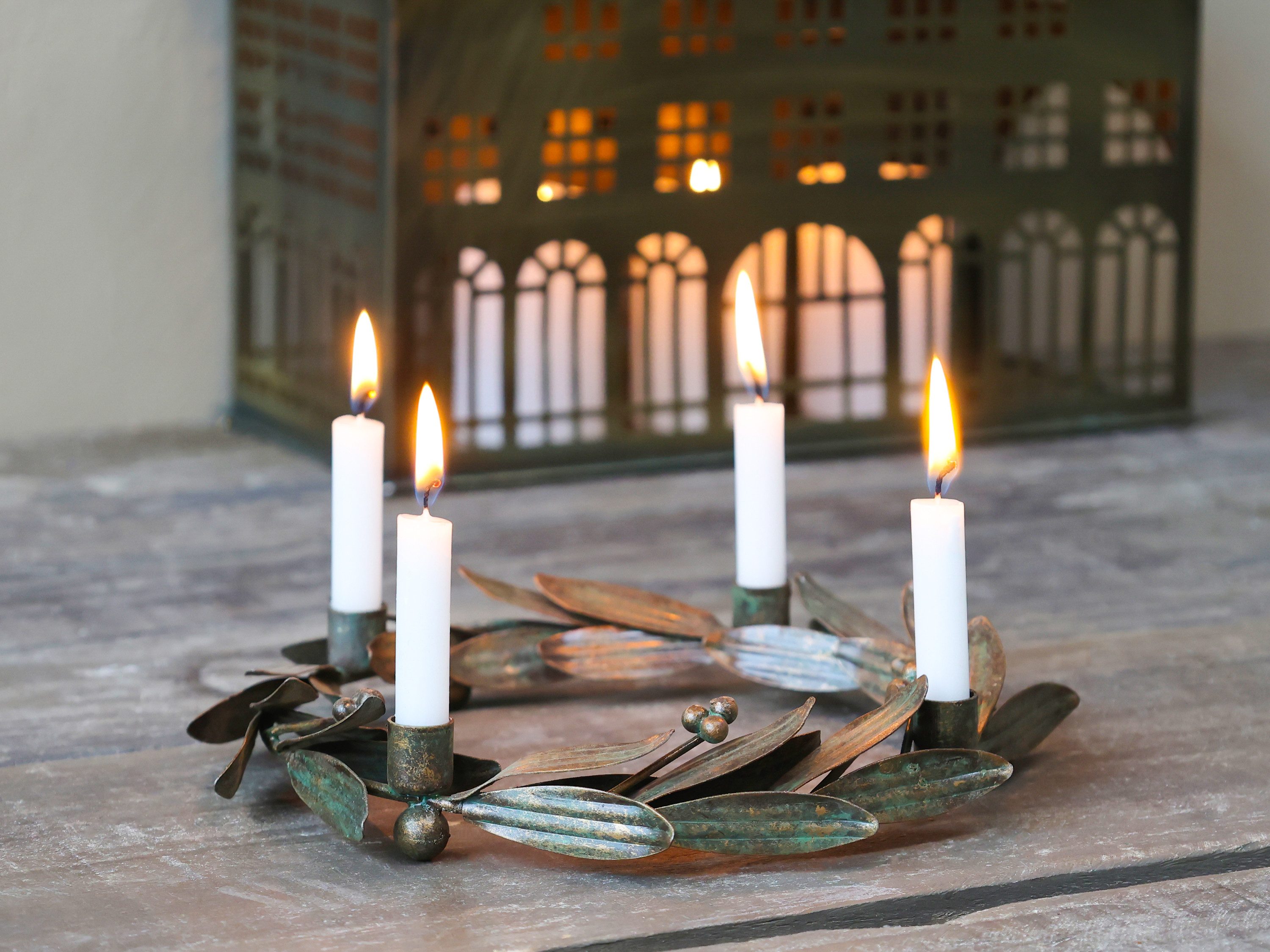 Chic Antique Adventskranz Adventskranz Metall Bronze Ø19cm 4 Kerzenhalter Chic Antique Vintage, Edler Adventskranz Metall mit filigranem Blätter-Design in Bronze