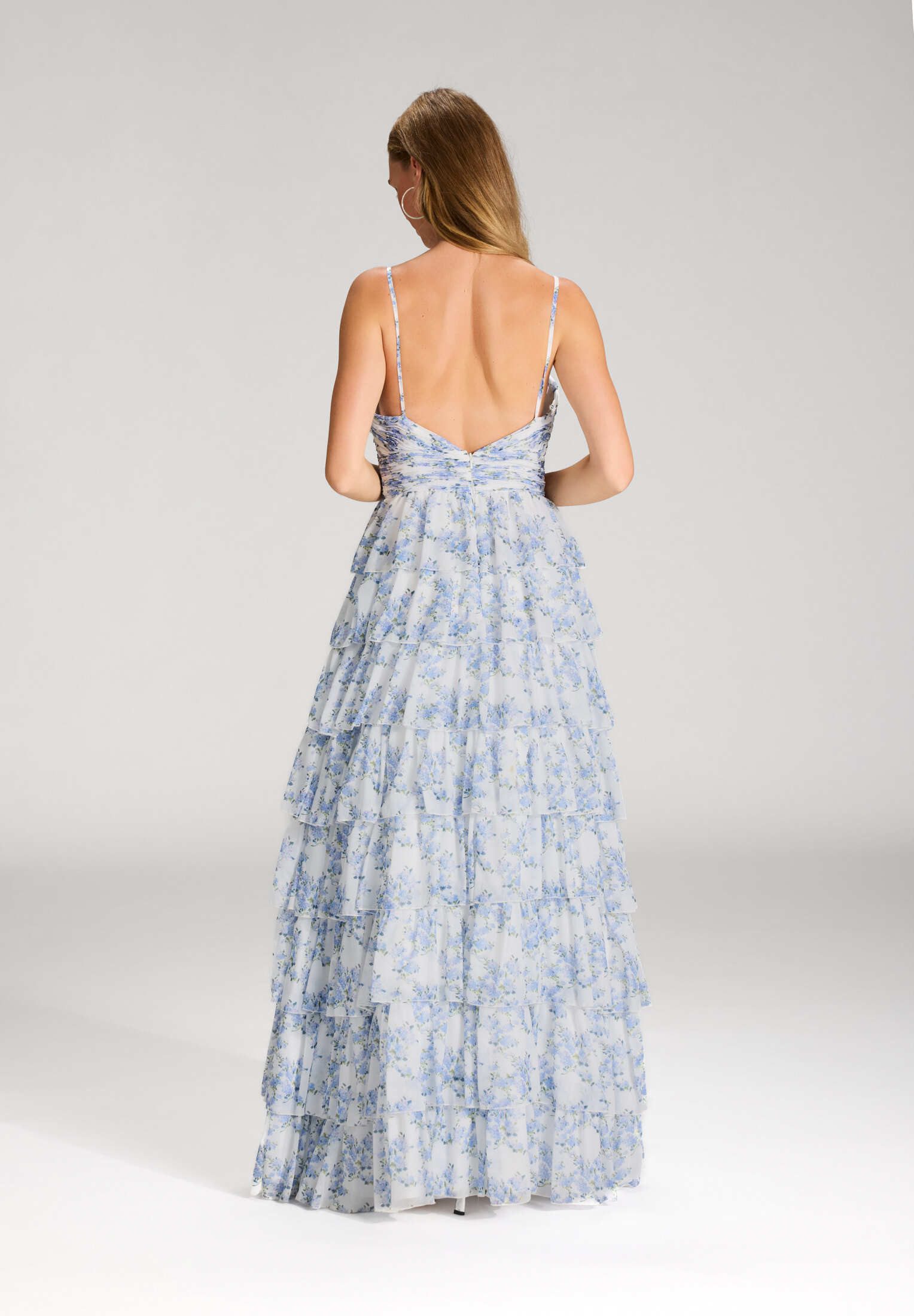 Hey Kyla Abendkleid - Printkleid mit Volantrock und Cut-out Detail Taillierter Schnitt mit ausgestelltem Rockteil
