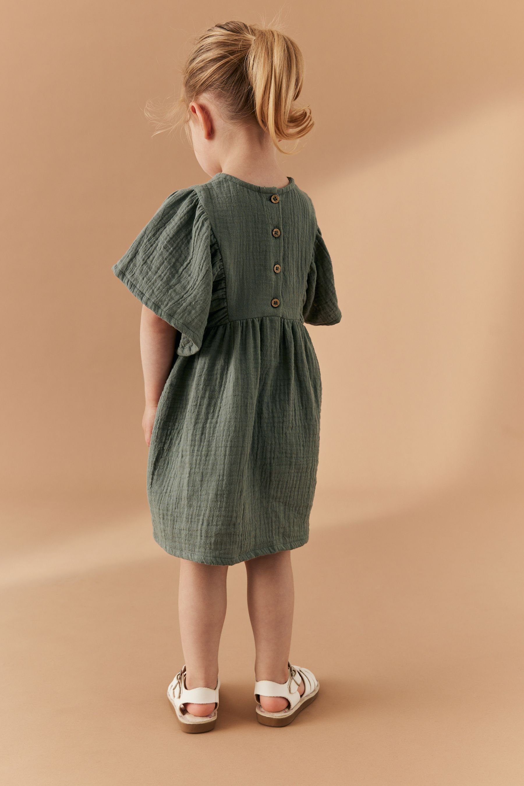 Next Sommerkleid Kleid mit Häkelblume (1-tlg)