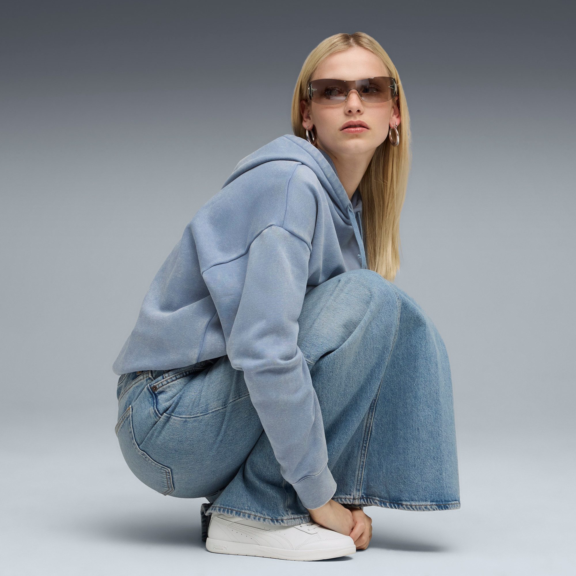PUMA Kapuzensweatshirt ESS ELEVATED RELAXED WASH HOODIE FL mit Print-Applikationen, mit Kängurutasche, mit Kapuze