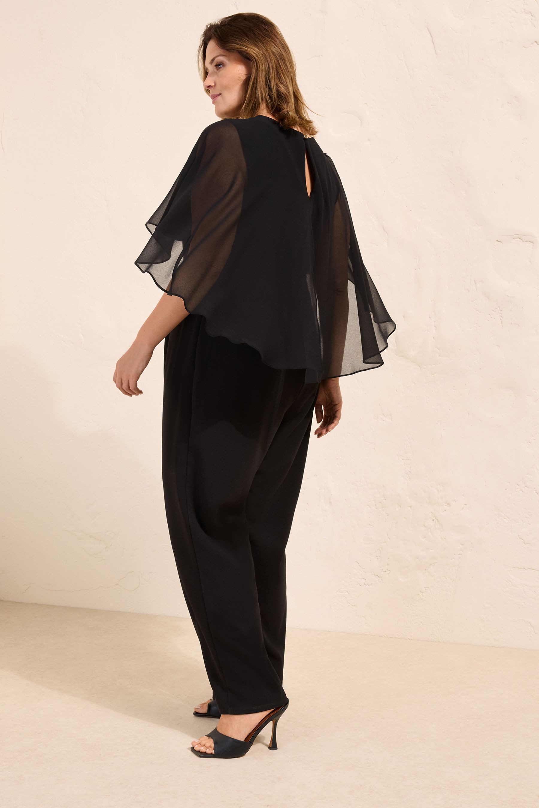 Friends Like These Jumpsuit Friends Like These Jumpsuit mit Cape-Ärmeln, Curve (1-tlg)
